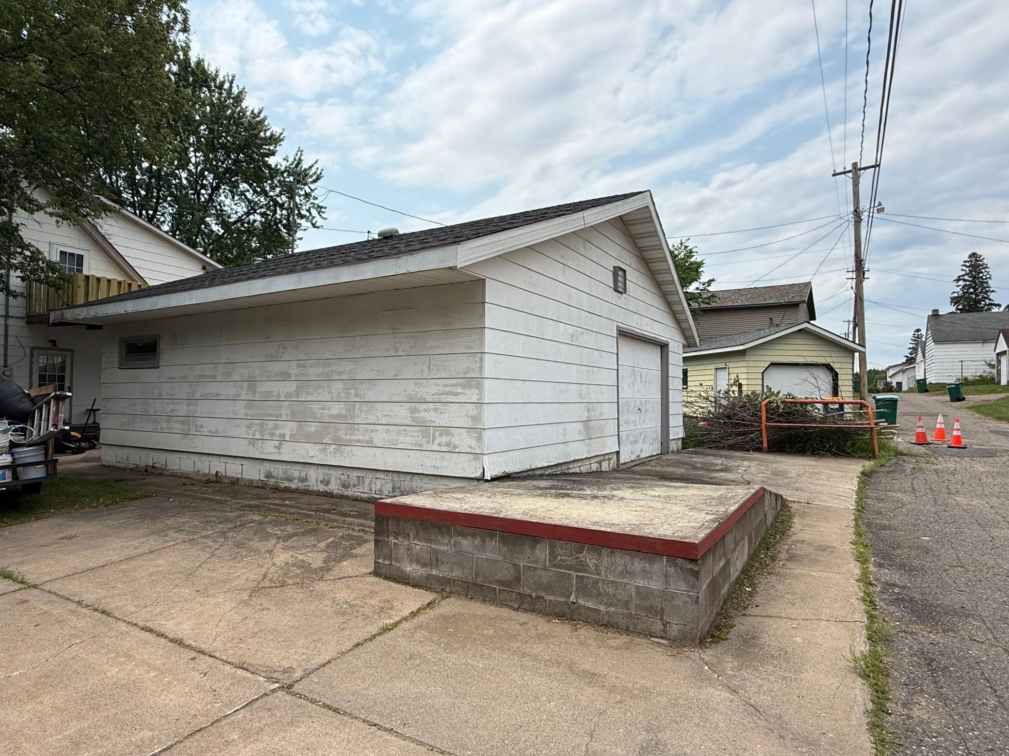 1940 single family home for sale at 410 W 2nd Avenue in Keewatin, MN — 3 bed, 3 bath (photo 12 of 48)