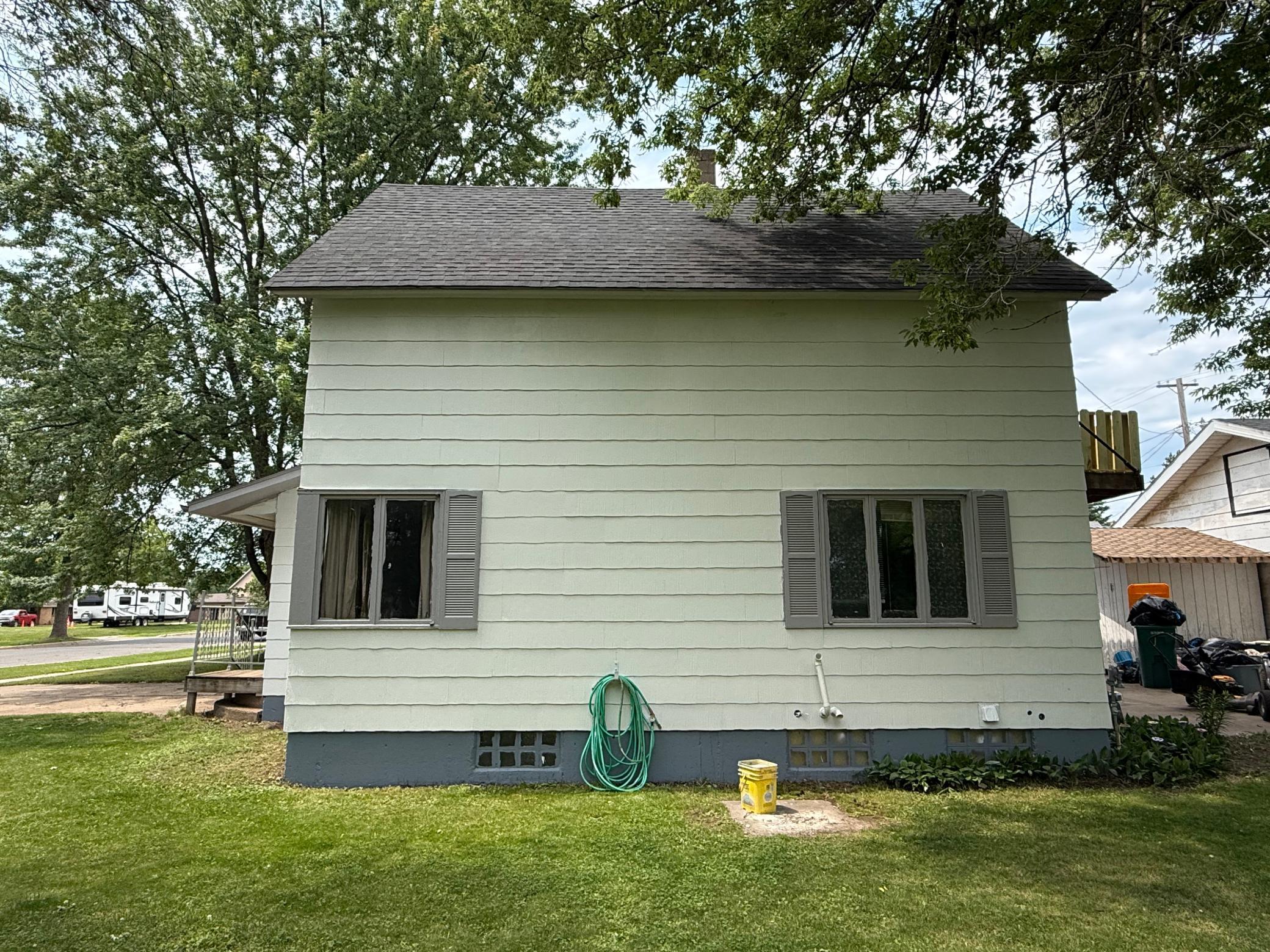 1940 single family home for sale at 410 W 2nd Avenue in Keewatin, MN — 3 bed, 3 bath (photo 4 of 48)