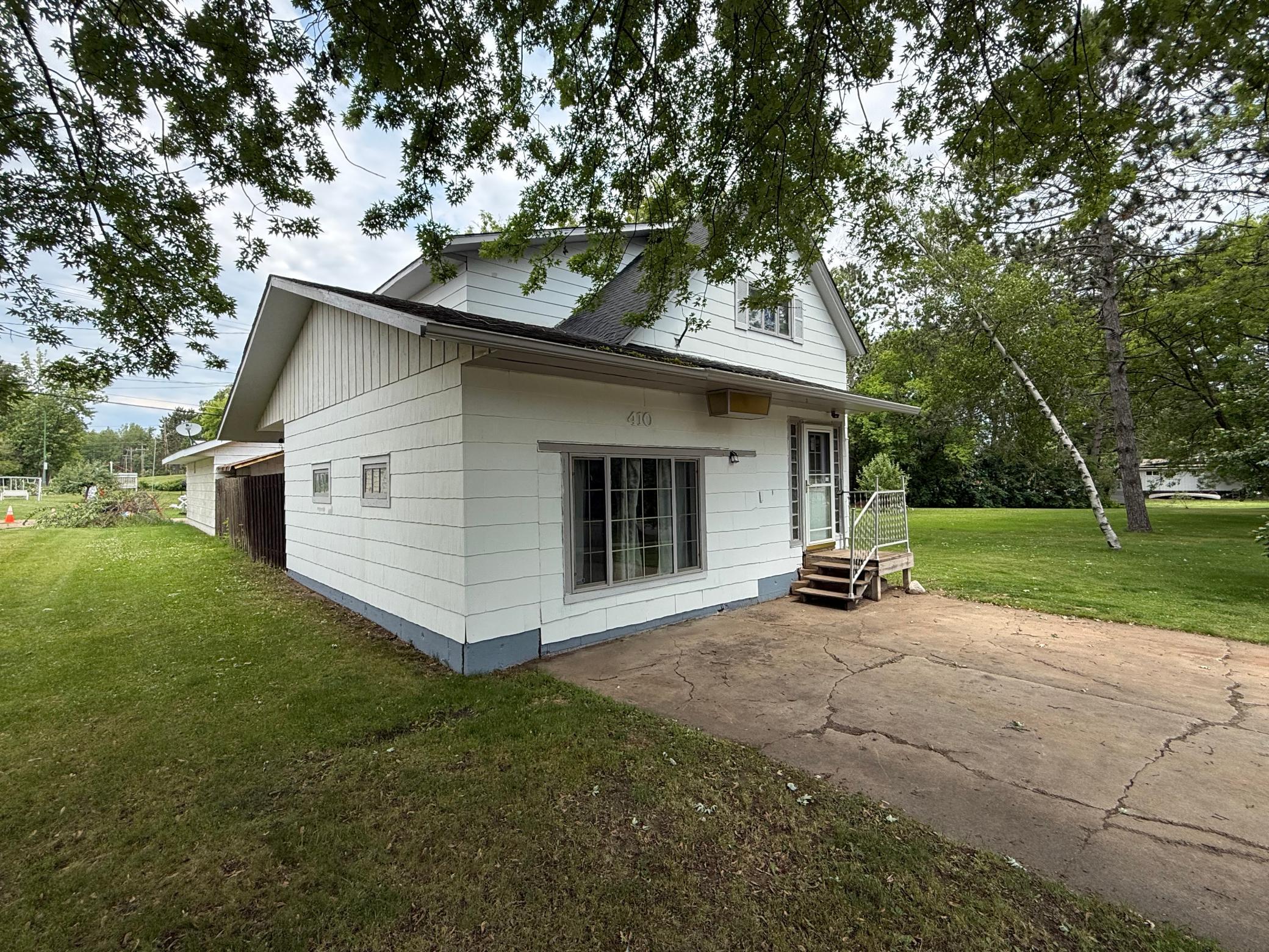 1940 single family home for sale at 410 W 2nd Avenue in Keewatin, MN — 3 bed, 3 bath (photo 5 of 48)