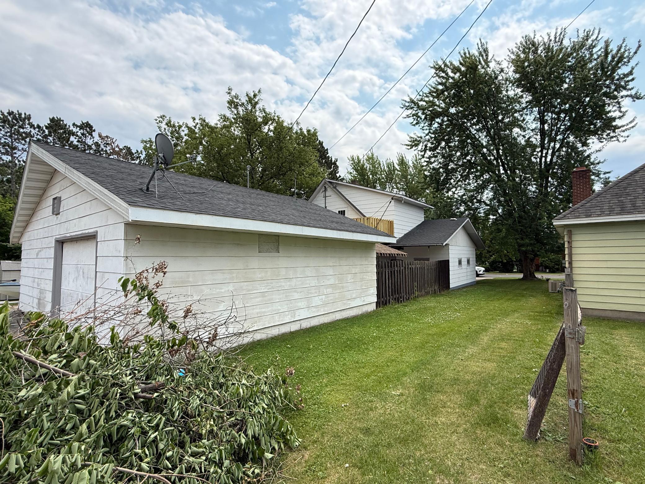 1940 single family home for sale at 410 W 2nd Avenue in Keewatin, MN — 3 bed, 3 bath (photo 6 of 48)