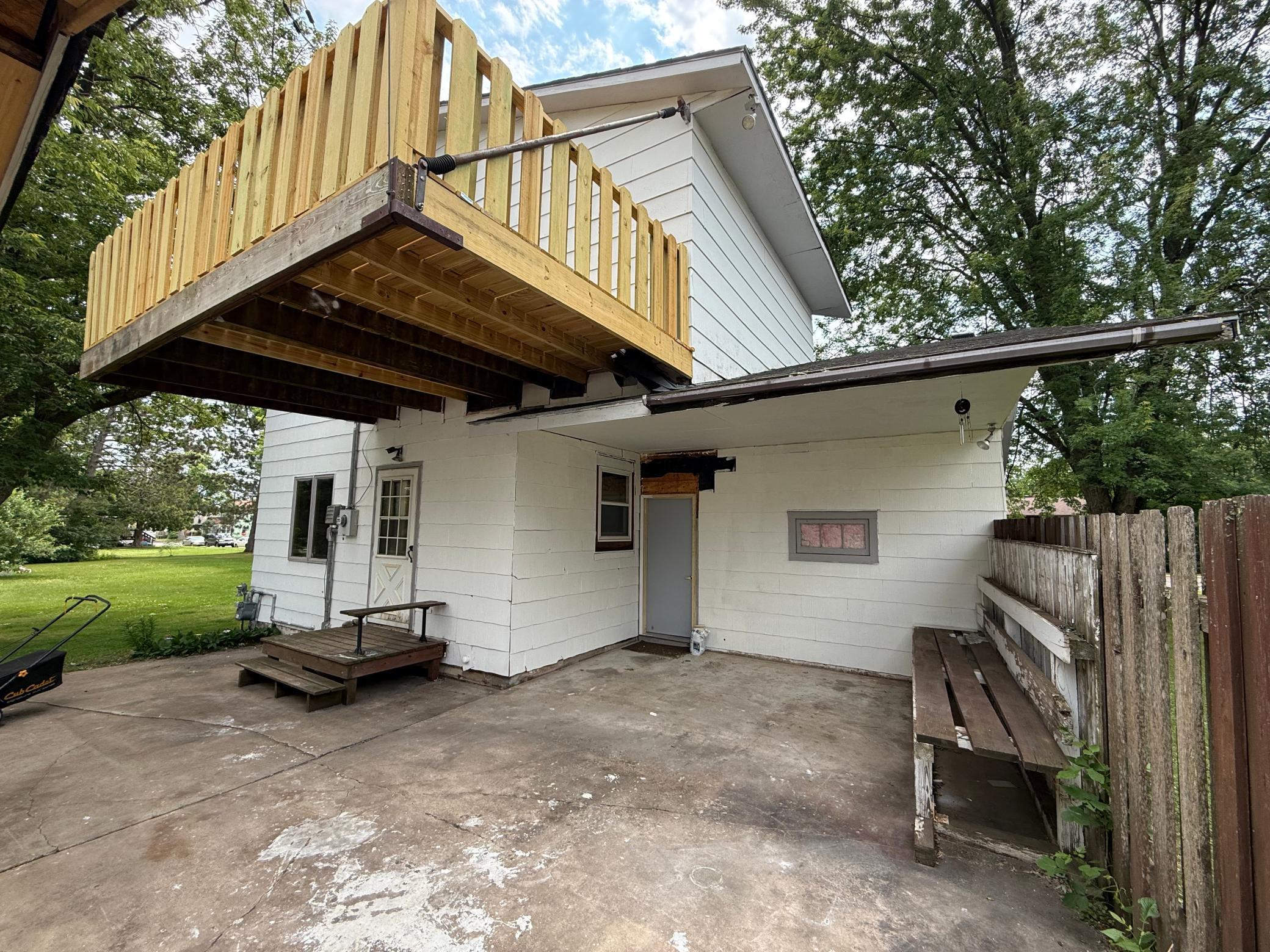 1940 single family home for sale at 410 W 2nd Avenue in Keewatin, MN — 3 bed, 3 bath (photo 9 of 48)