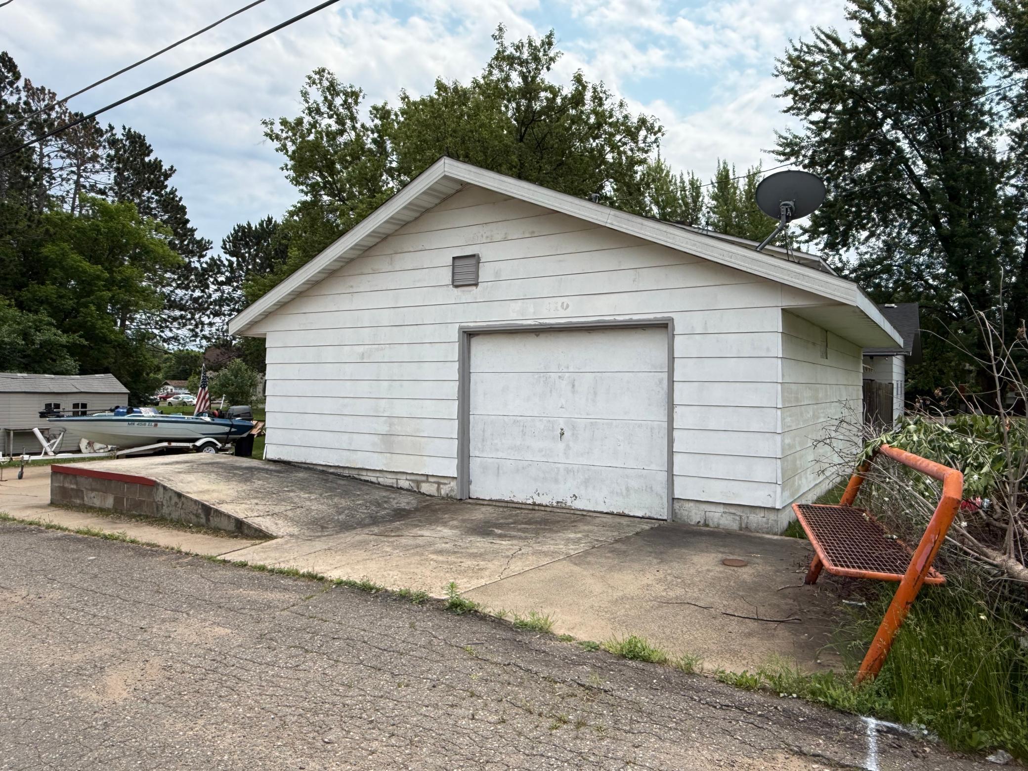 1940 single family home for sale at 410 W 2nd Avenue in Keewatin, MN — 3 bed, 3 bath (photo 10 of 48)