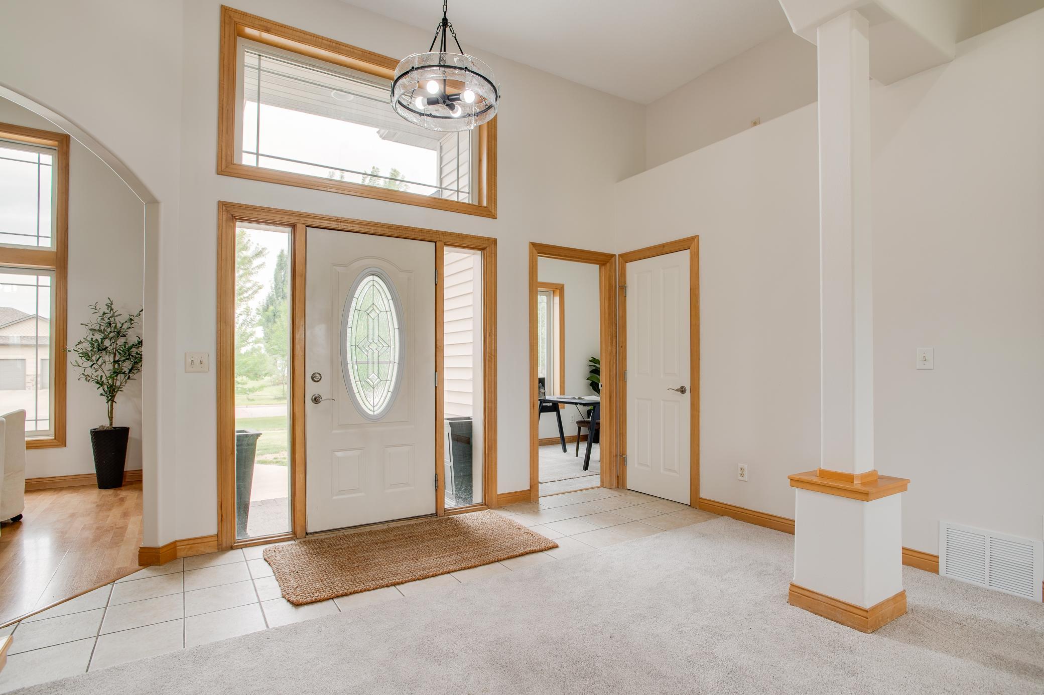 718 N Sedona Drive, West Fargo ND 58078 - Photo 5 of 57