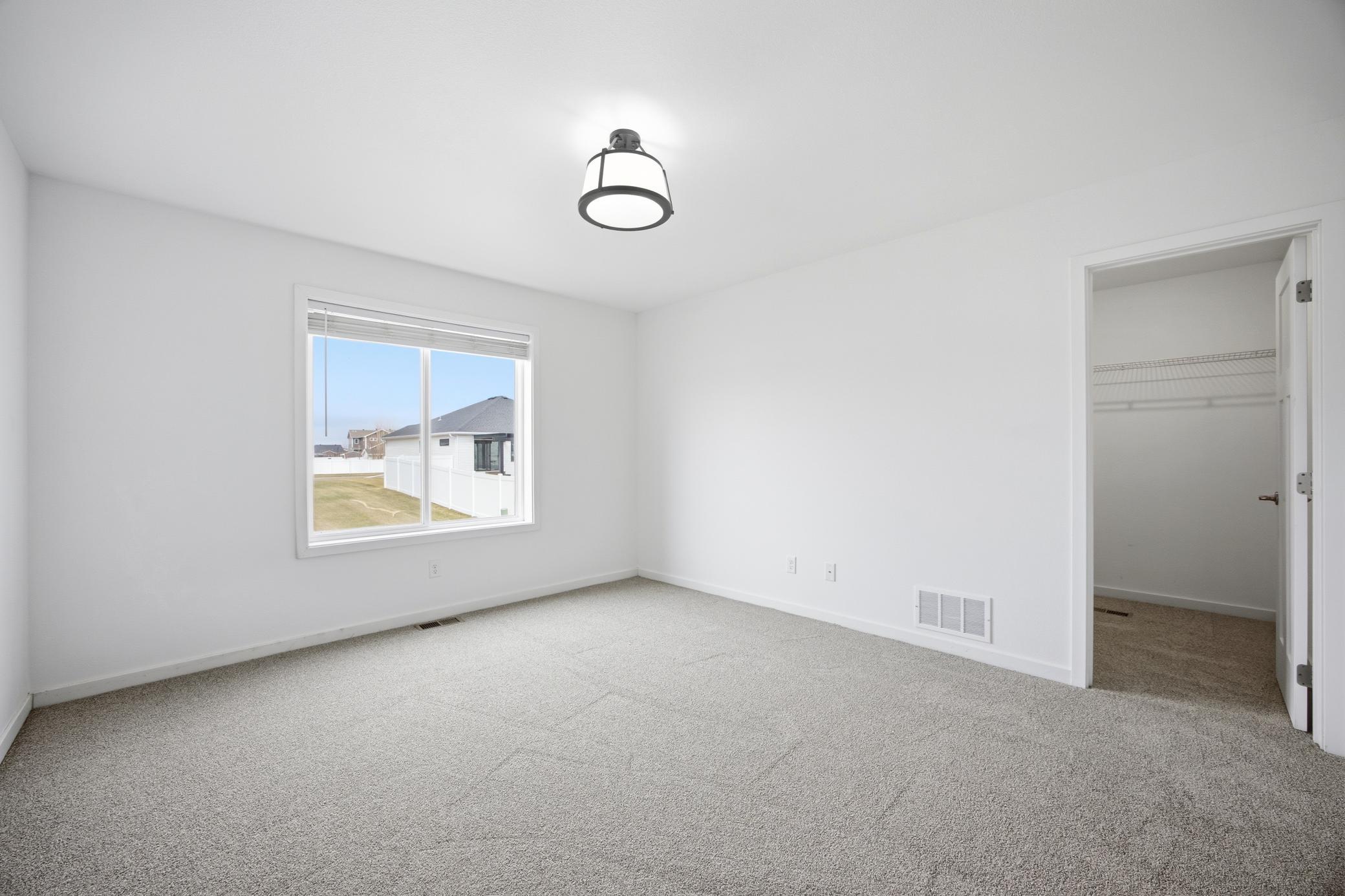 2595 72 S Avenue, Fargo ND 58104 - Photo 16 of 47