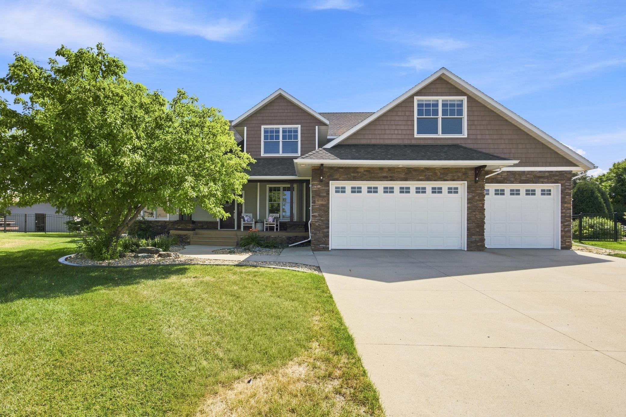 2003 single family home for sale at 4180 58th Street S in Fargo, ND — 6 bed, 4 bath (photo 2 of 49)