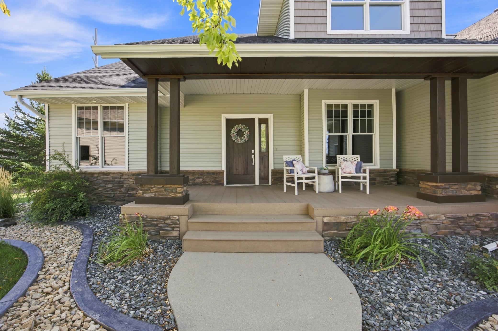 2003 single family home for sale at 4180 58th Street S in Fargo, ND — 6 bed, 4 bath (photo 3 of 49)