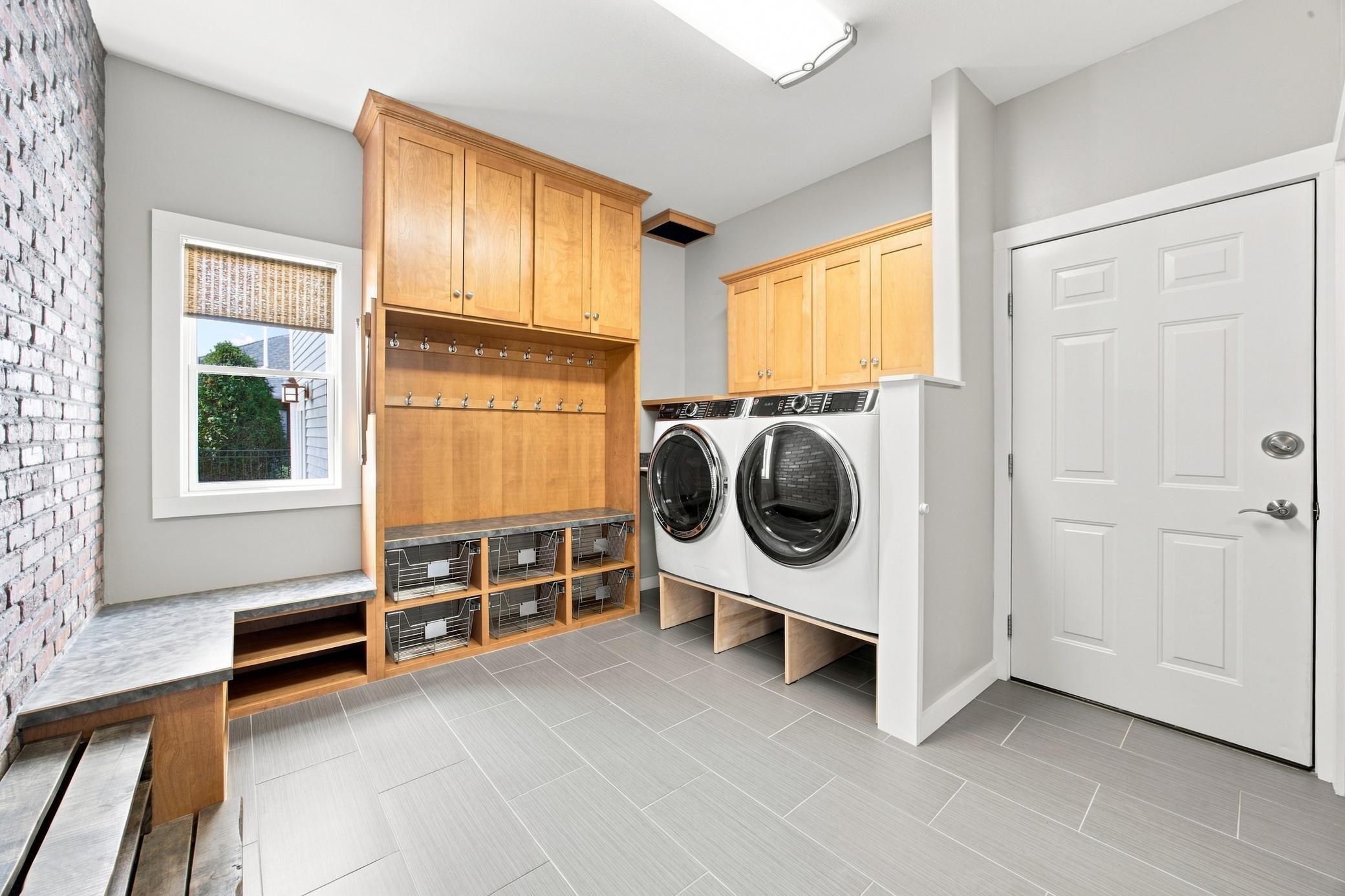 2003 single family home for sale at 4180 58th Street S in Fargo, ND — 6 bed, 4 bath (photo 21 of 49)