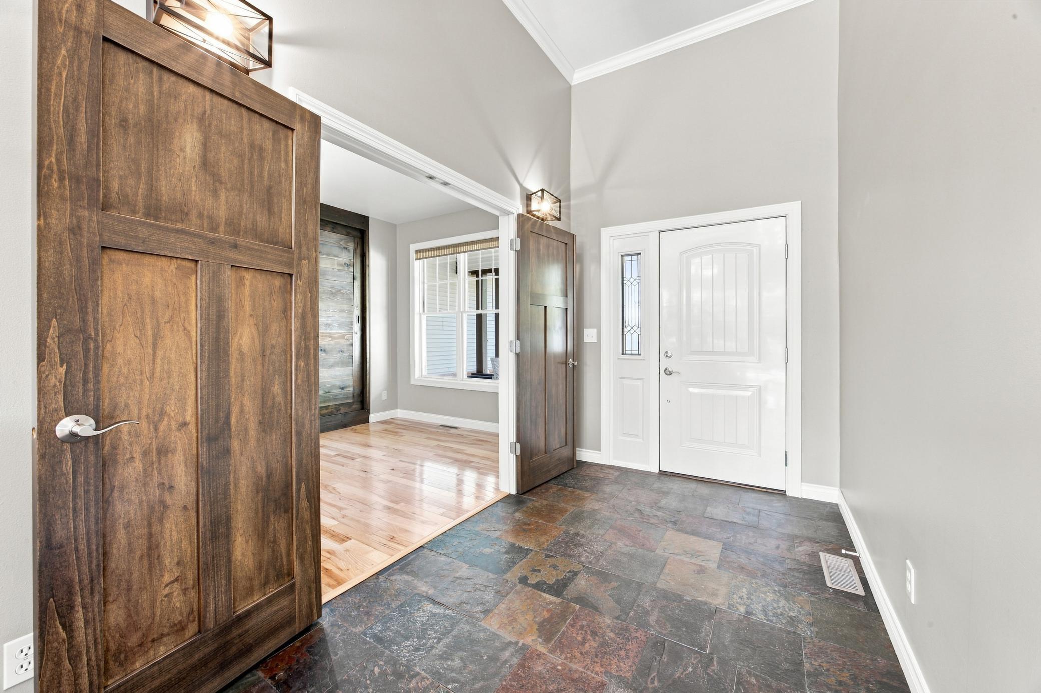 2003 single family home for sale at 4180 58th Street S in Fargo, ND — 6 bed, 4 bath (photo 4 of 49)