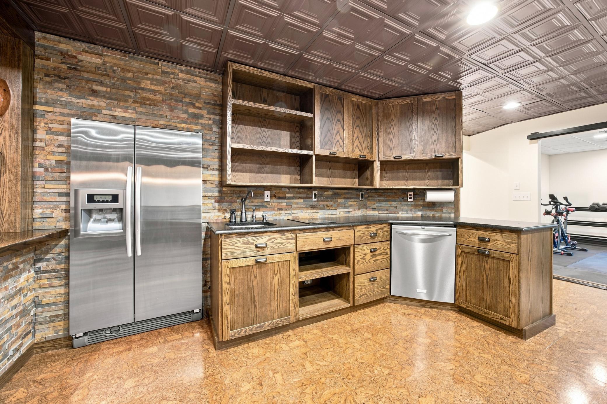 2003 single family home for sale at 4180 58th Street S in Fargo, ND — 6 bed, 4 bath (photo 36 of 49)