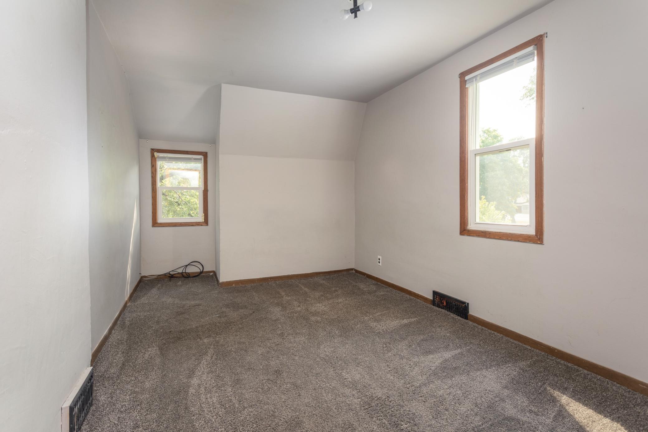 1938 single family home for sale at 408 Kenwood Street in Alexandria, MN — 3 bed, 1 bath (photo 11 of 21)