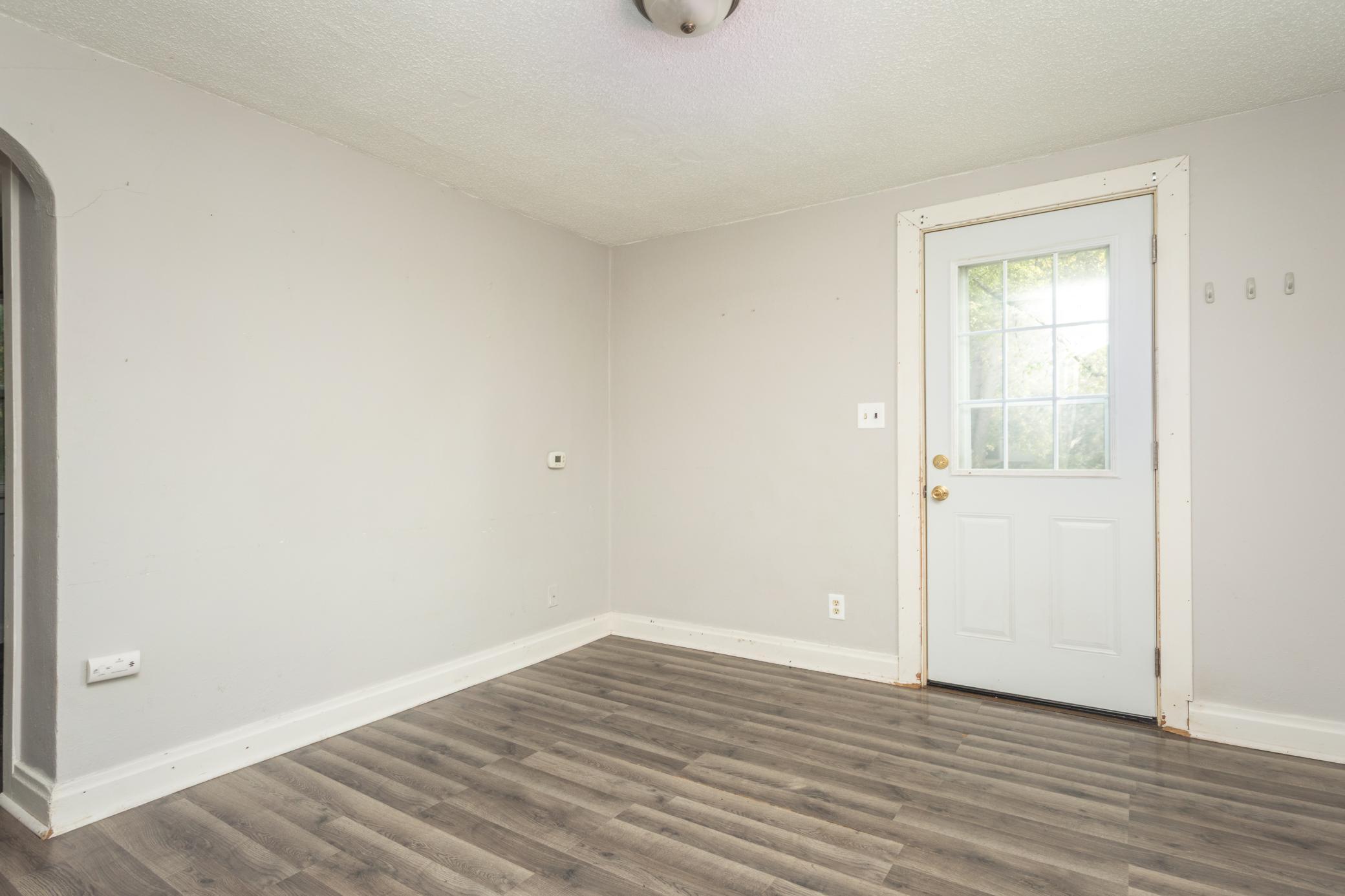 1938 single family home for sale at 408 Kenwood Street in Alexandria, MN — 3 bed, 1 bath (photo 4 of 21)