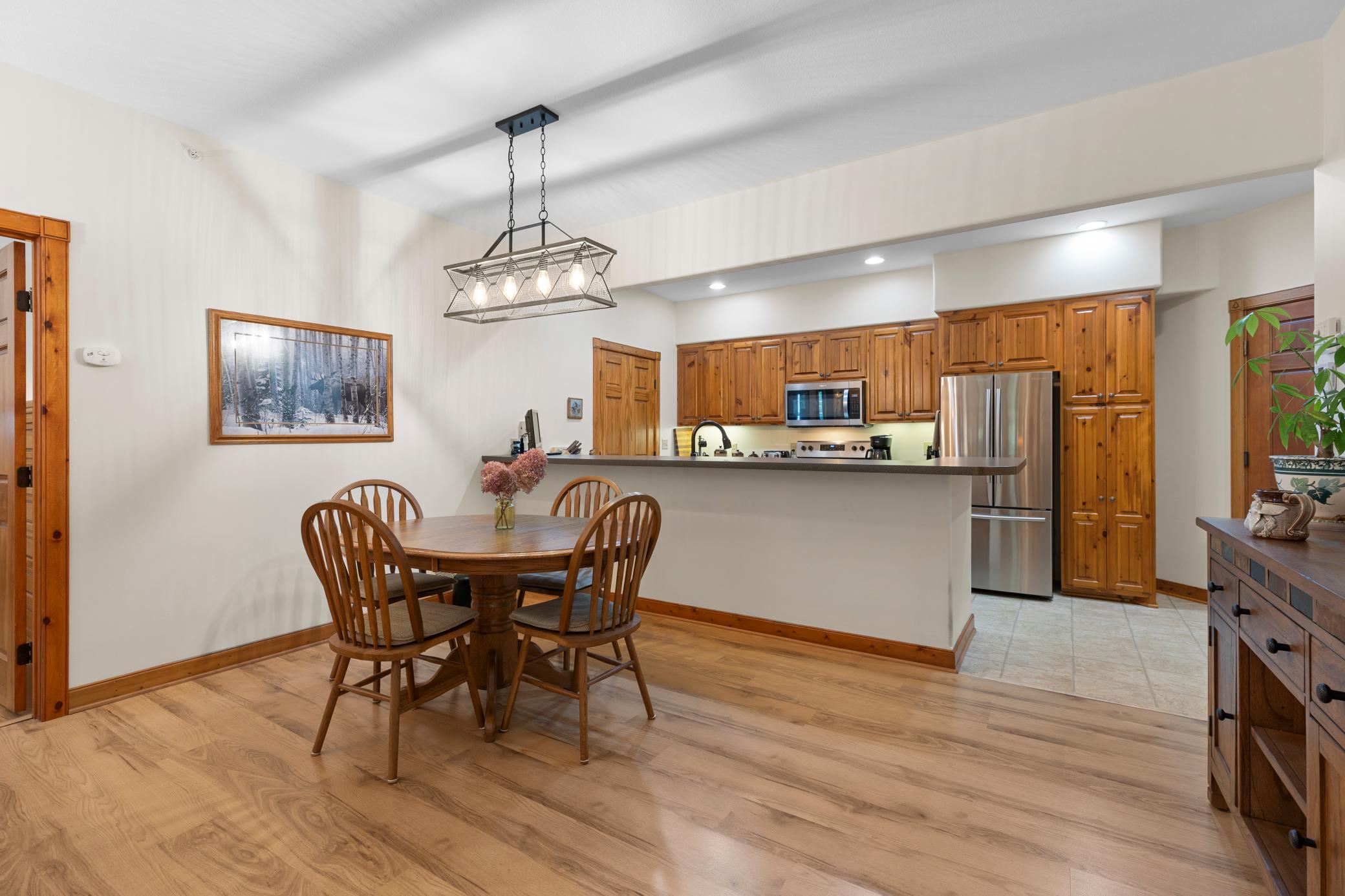 1999 townhouse for sale at 36275 Pine Bay Circle, Unit 303 in Crosslake, MN — 2 bed, 2 bath (photo 13 of 47)