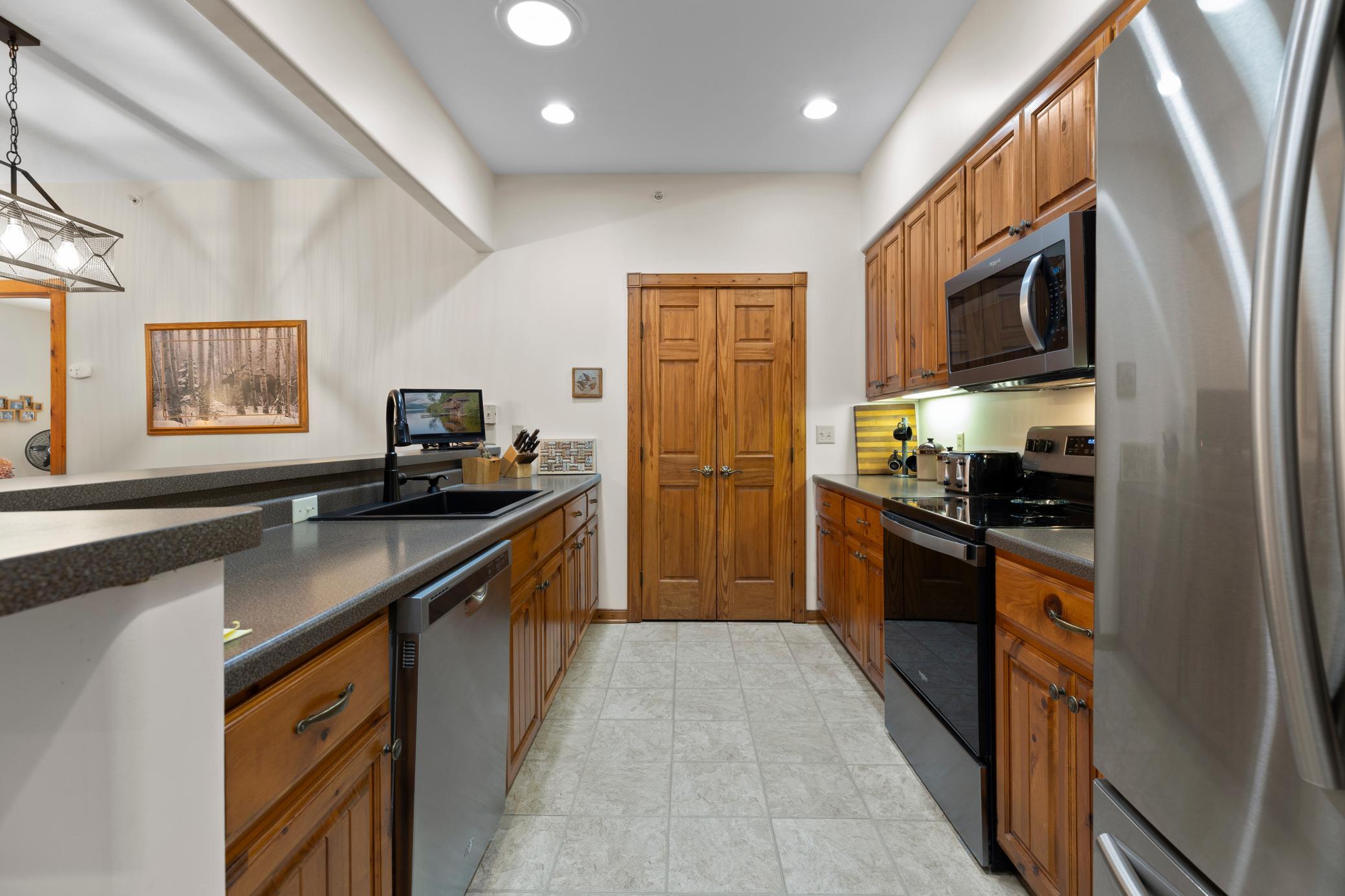 1999 townhouse for sale at 36275 Pine Bay Circle, Unit 303 in Crosslake, MN — 2 bed, 2 bath (photo 17 of 47)