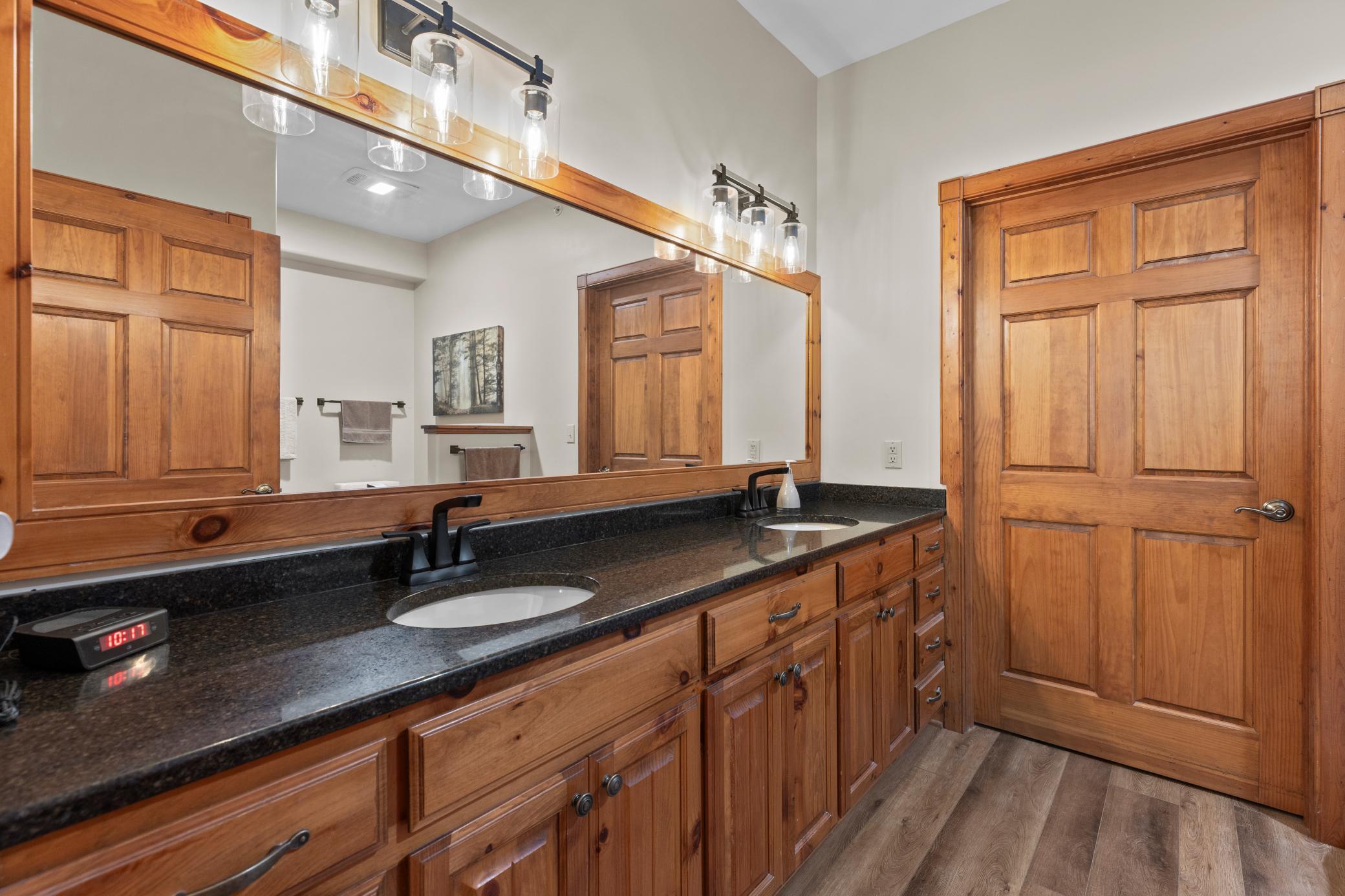1999 townhouse for sale at 36275 Pine Bay Circle, Unit 303 in Crosslake, MN — 2 bed, 2 bath (photo 21 of 47)