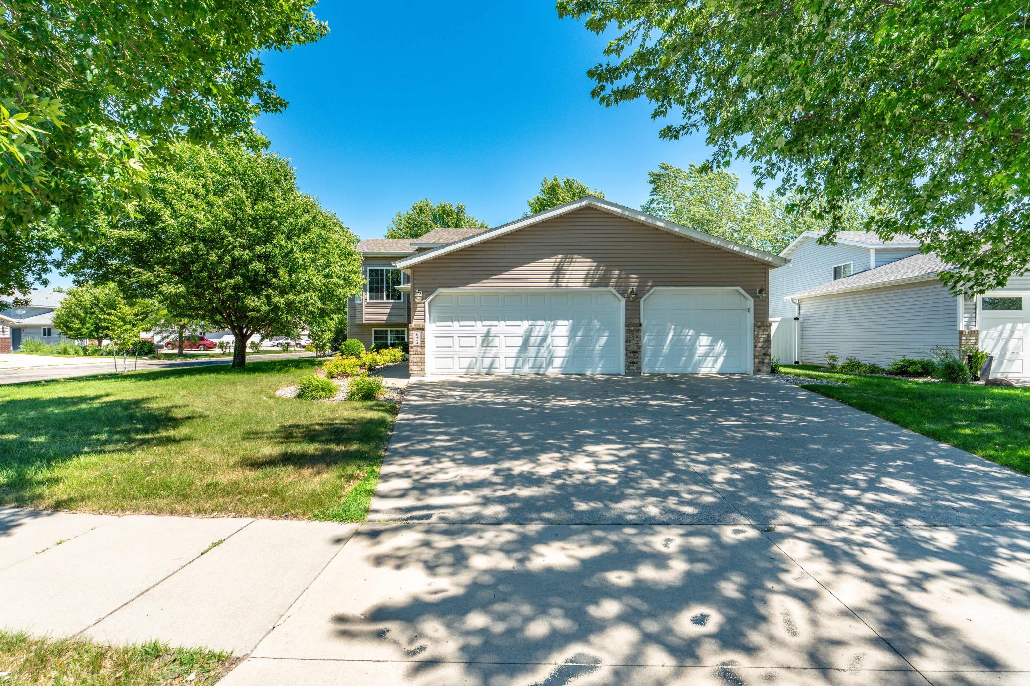 2003 single family home for sale at 624 29th Street N in Moorhead, MN — 4 bed, 2 bath (photo 35 of 37)