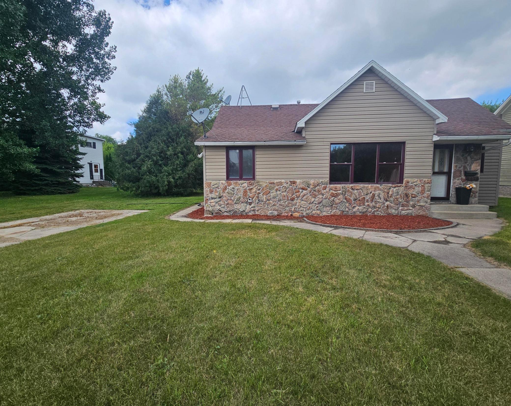 1930 single family home for sale at 237 E Nelson Avenue in Warren, MN — 3 bed, 1 bath (photo 2 of 14)