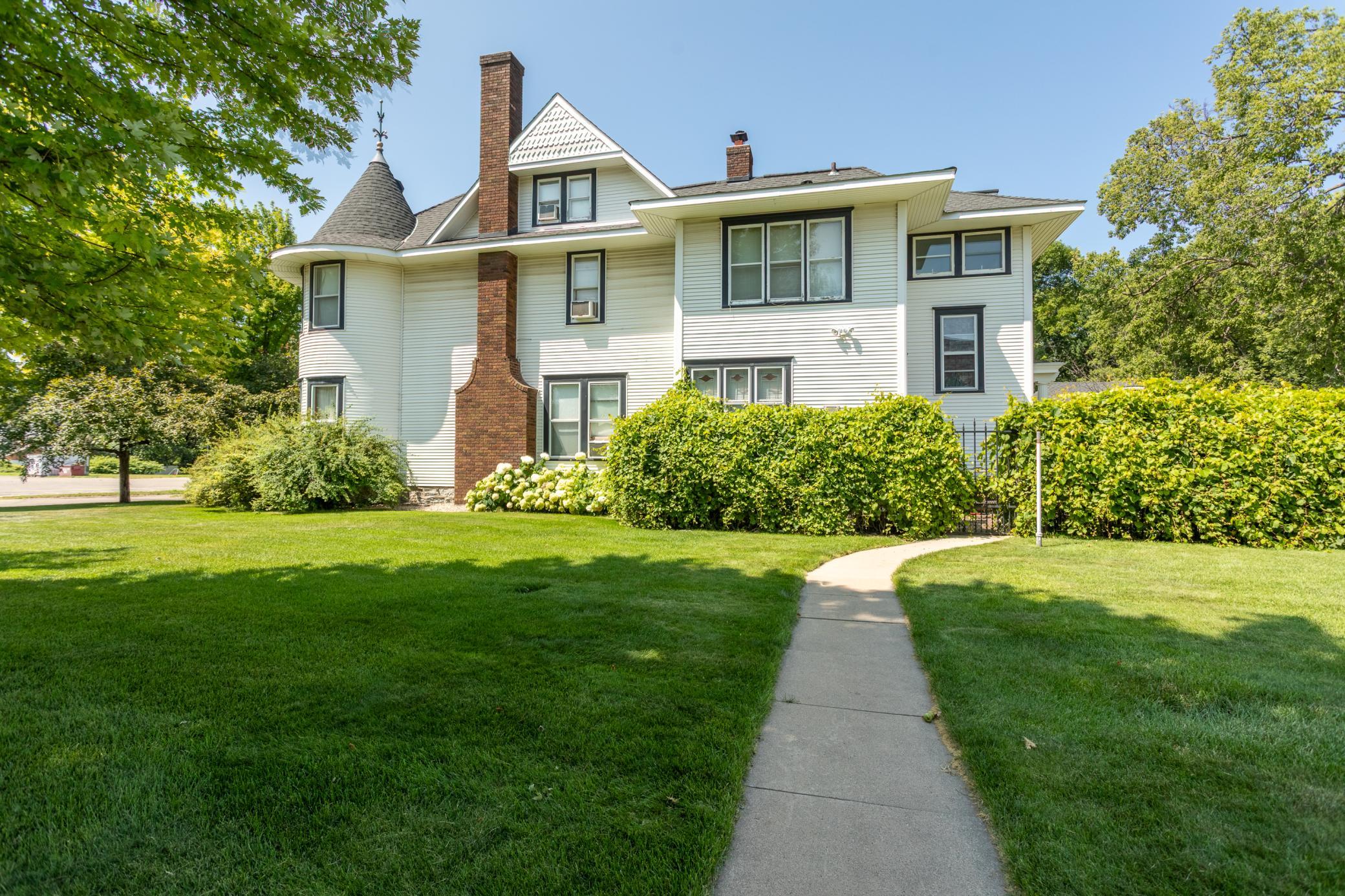 1902 single family home for sale at 721 6th Avenue E in Alexandria, MN — 6 bed, 4 bath (photo 13 of 119)