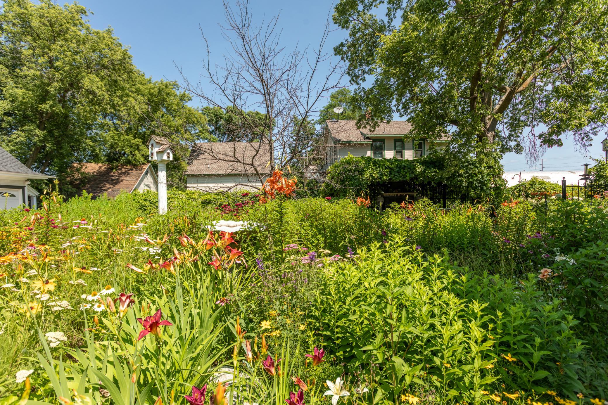 1902 single family home for sale at 721 6th Avenue E in Alexandria, MN — 6 bed, 4 bath (photo 21 of 119)