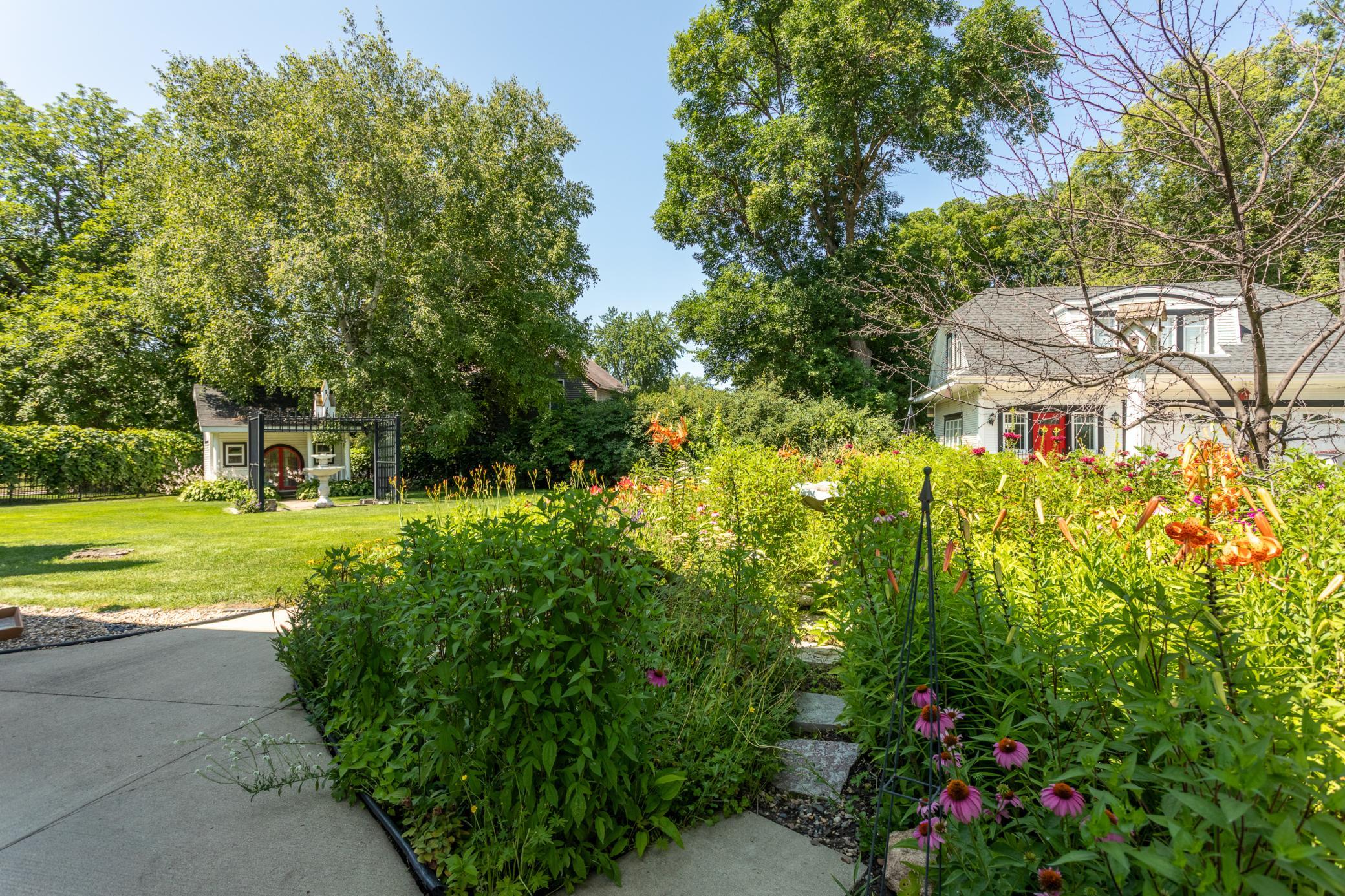 1902 single family home for sale at 721 6th Avenue E in Alexandria, MN — 6 bed, 4 bath (photo 25 of 119)