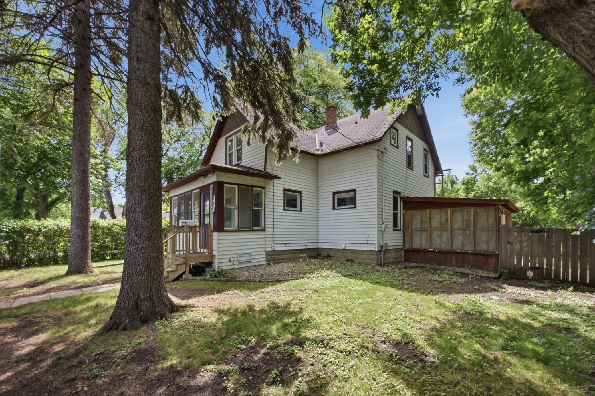 523 10th Street S, Moorhead MN 56560 - Photo 2 of 29