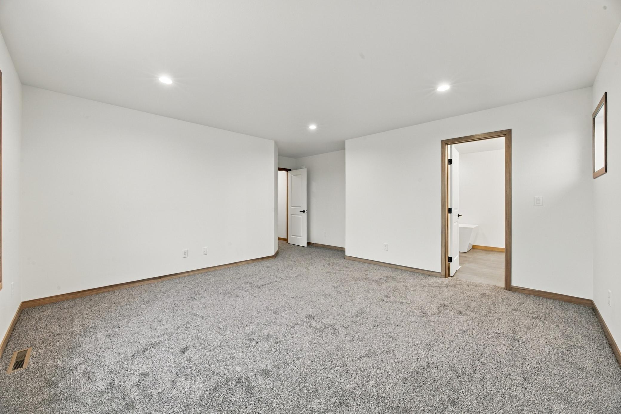 2026 single family home for sale at 6183 Bennett Court S in Fargo, ND — 5 bed, 3 bath (photo 14 of 33)