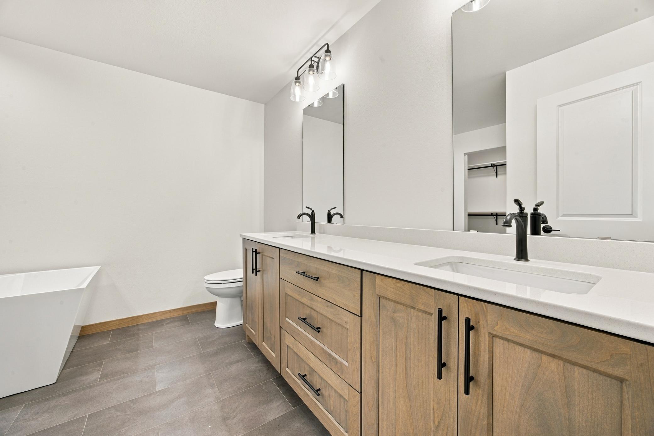 2026 single family home for sale at 6183 Bennett Court S in Fargo, ND — 5 bed, 3 bath (photo 15 of 33)