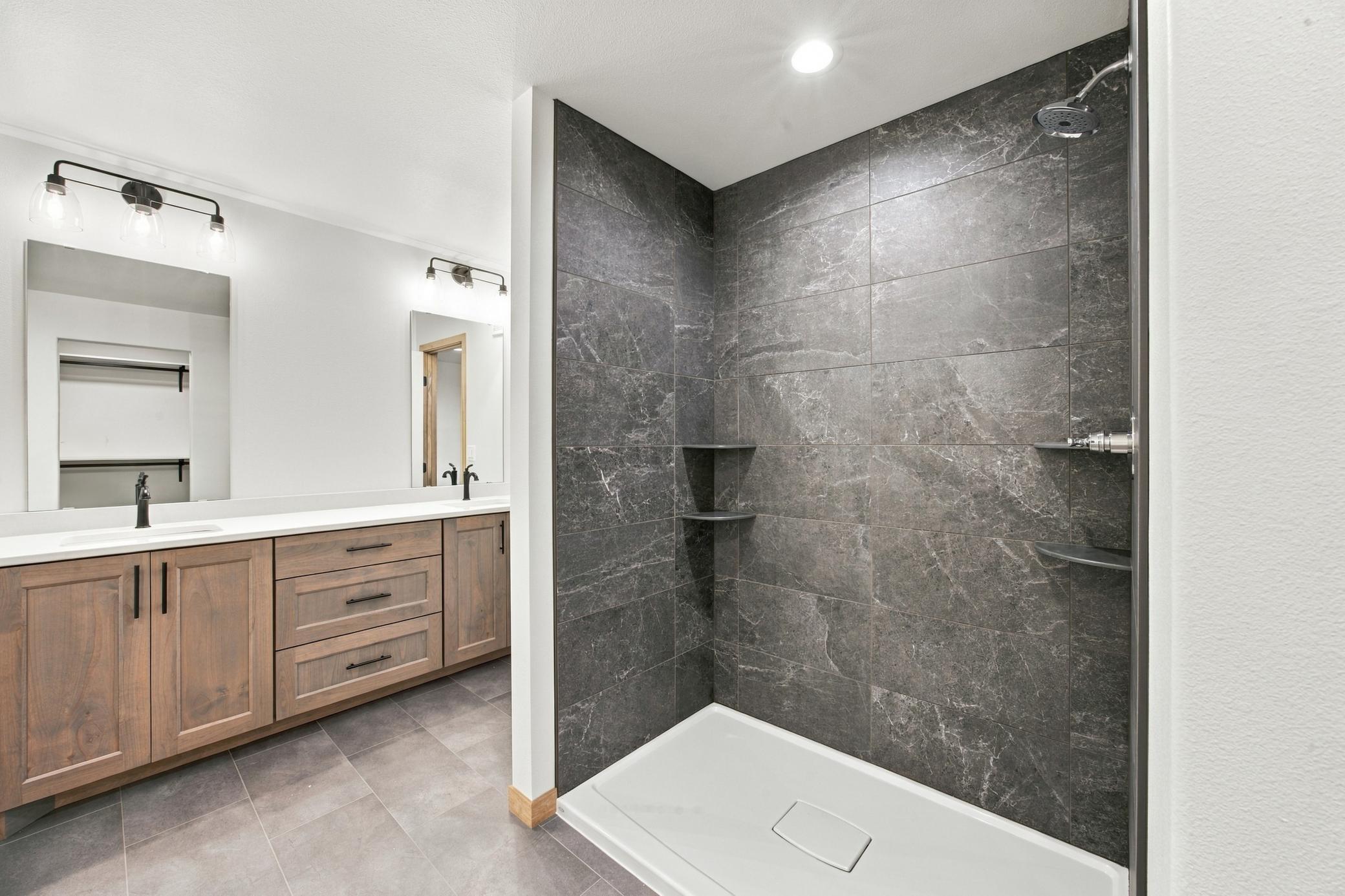2026 single family home for sale at 6183 Bennett Court S in Fargo, ND — 5 bed, 3 bath (photo 16 of 33)