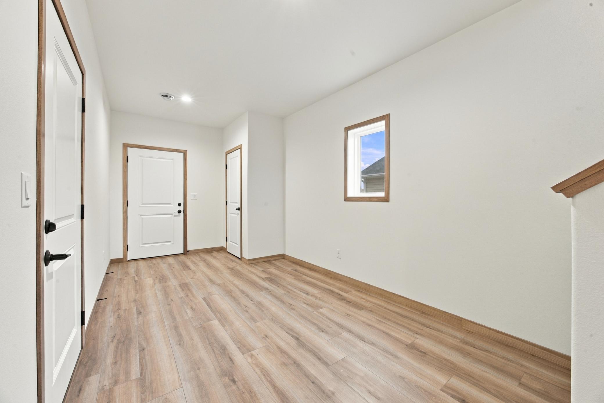 2026 single family home for sale at 6183 Bennett Court S in Fargo, ND — 5 bed, 3 bath (photo 4 of 33)