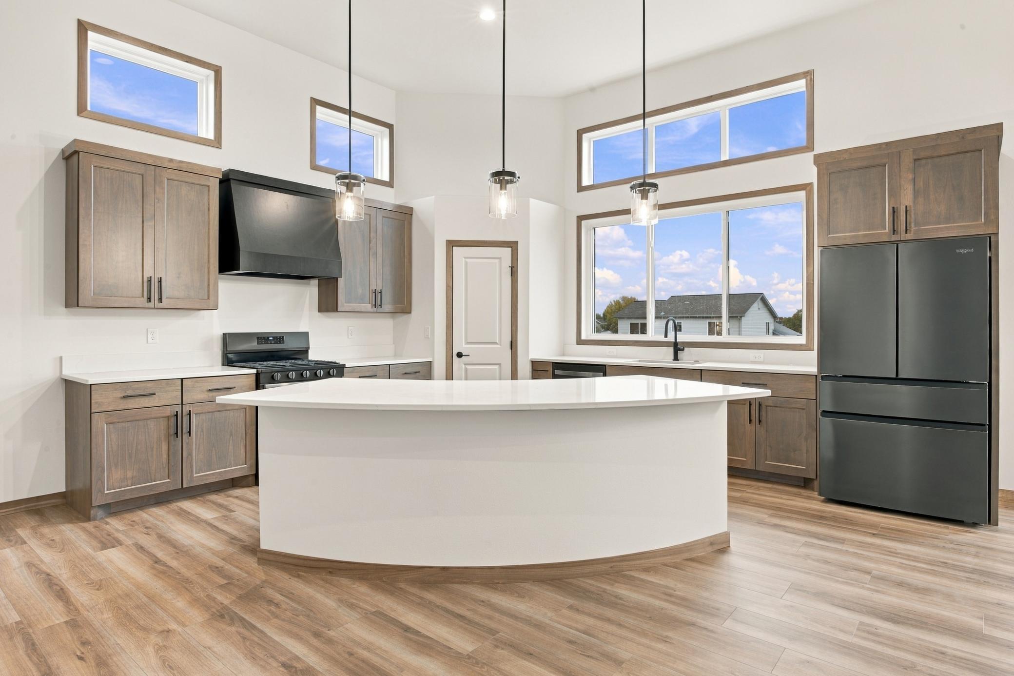 2026 single family home for sale at 6183 Bennett Court S in Fargo, ND — 5 bed, 3 bath (photo 8 of 33)