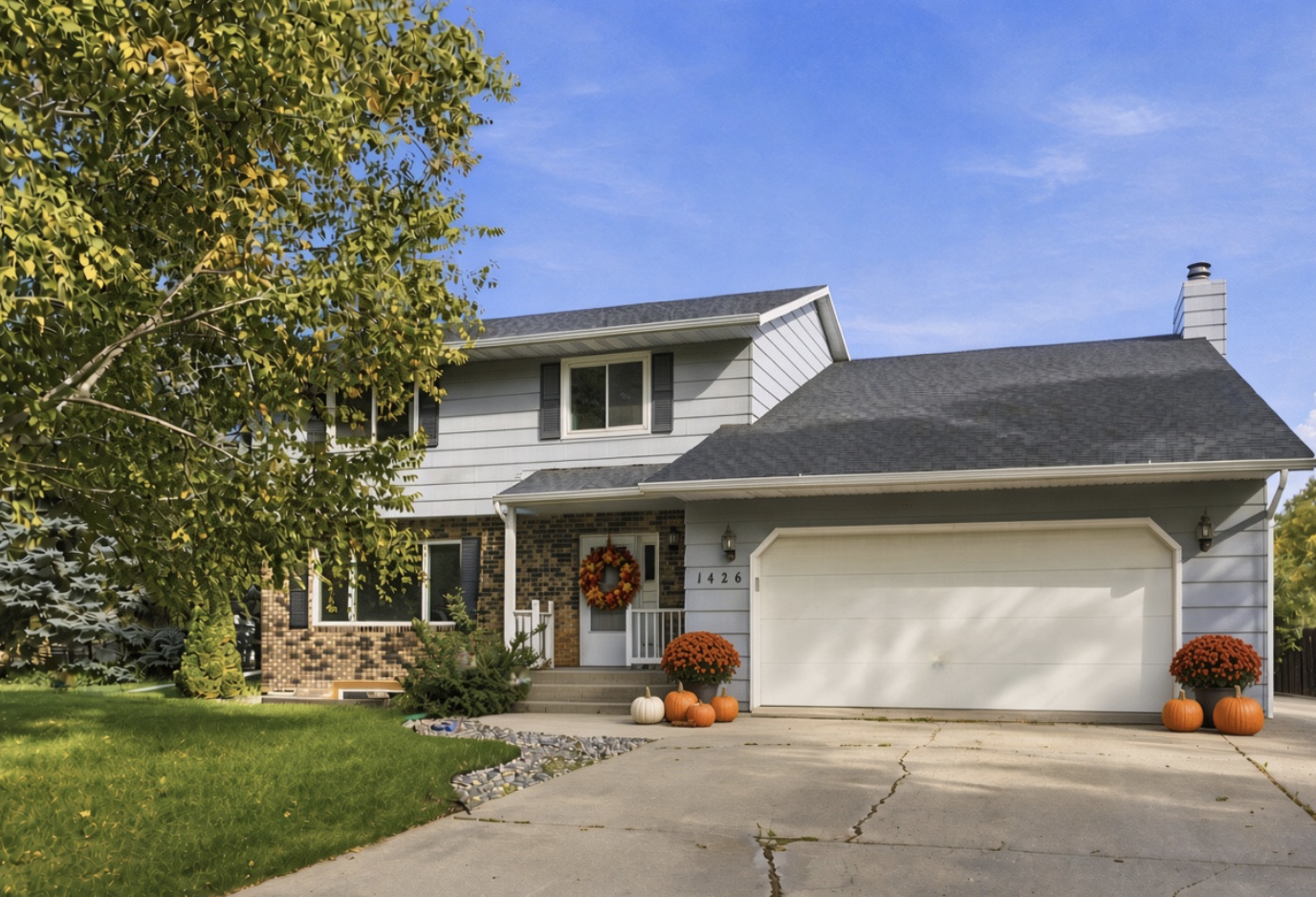 1976 single family home for sale at 1426 23rd Street S in Fargo, ND — 4 bed, 4 bath