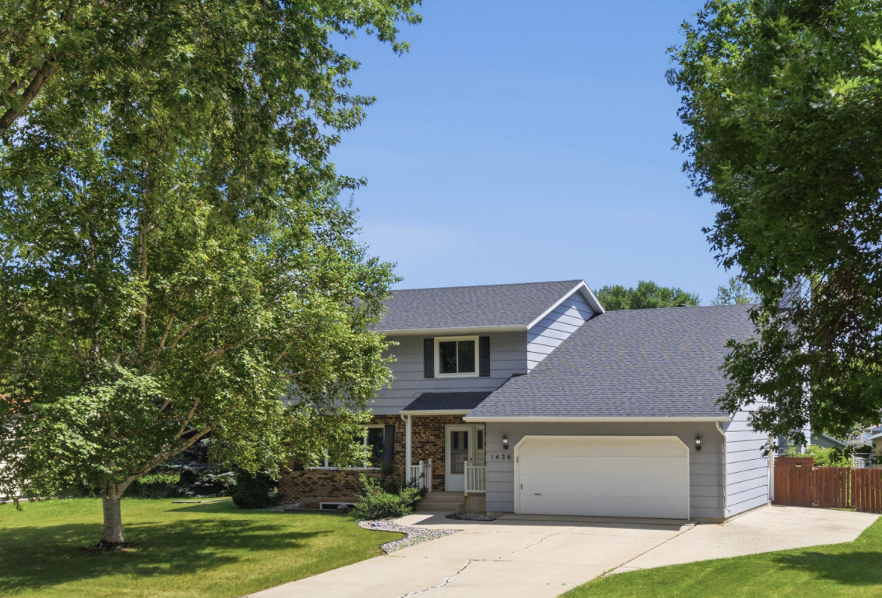 1976 single family home for sale at 1426 23rd Street S in Fargo, ND — 4 bed, 4 bath (photo 7 of 58)