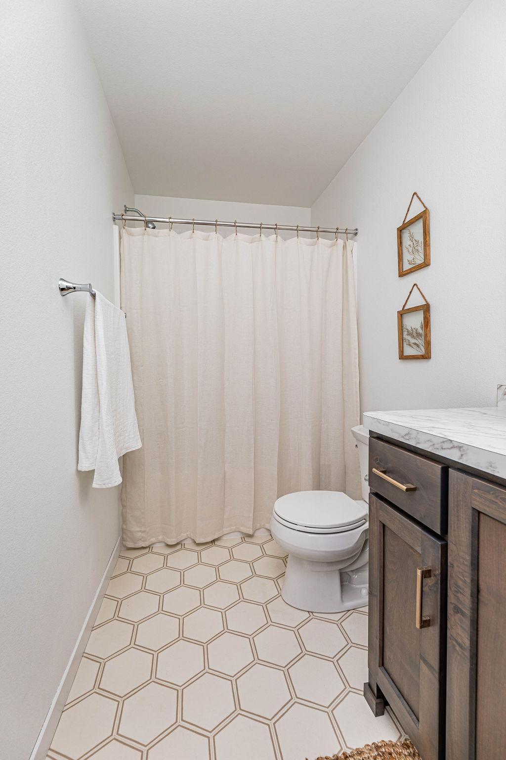 2026 single family home for sale at 2563 Golden Lane S in Fargo, ND — 4 bed, 3 bath (photo 13 of 27)