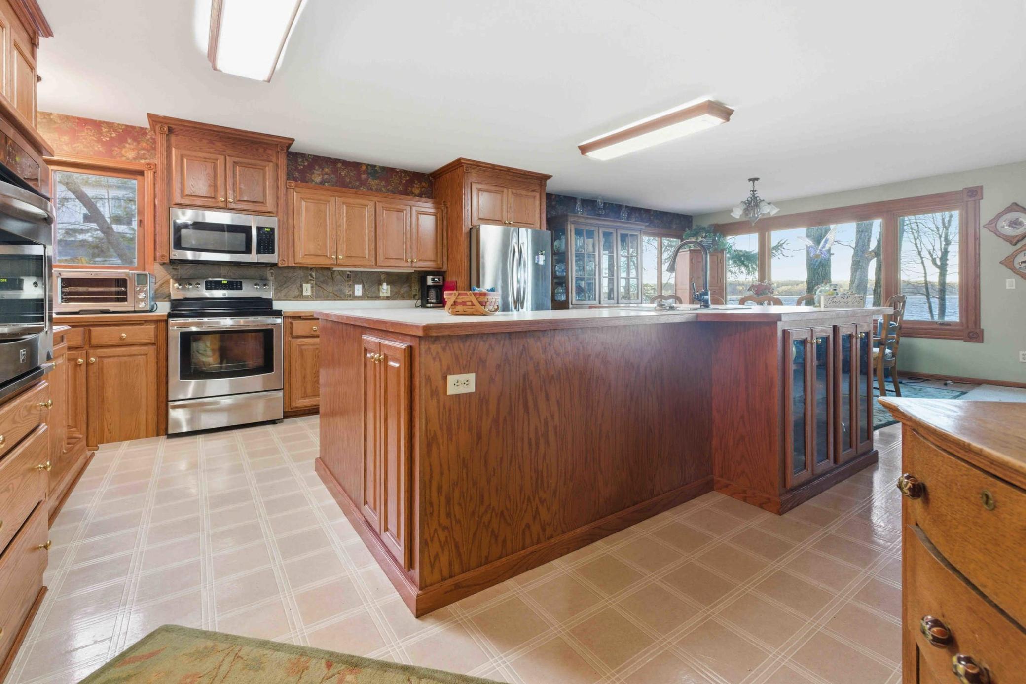1998 single family home for sale at 14438 Cedarleaf Point Road in Brainerd, MN — 3 bed, 3 bath (photo 3 of 49)