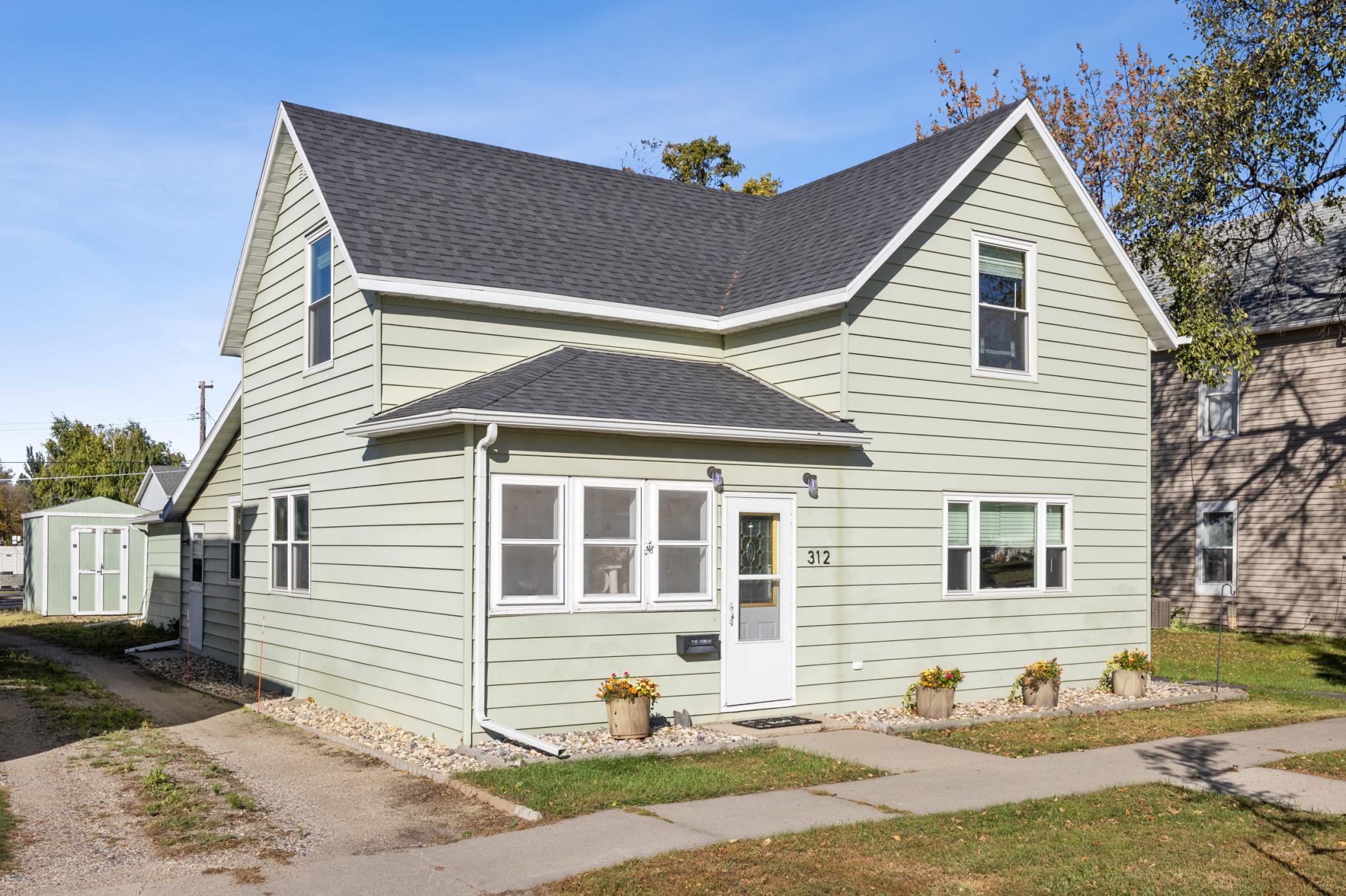 1894 single family home for sale at 312 Langer Avenue S in Casselton, ND — 3 bed, 2 bath (photo 2 of 27)