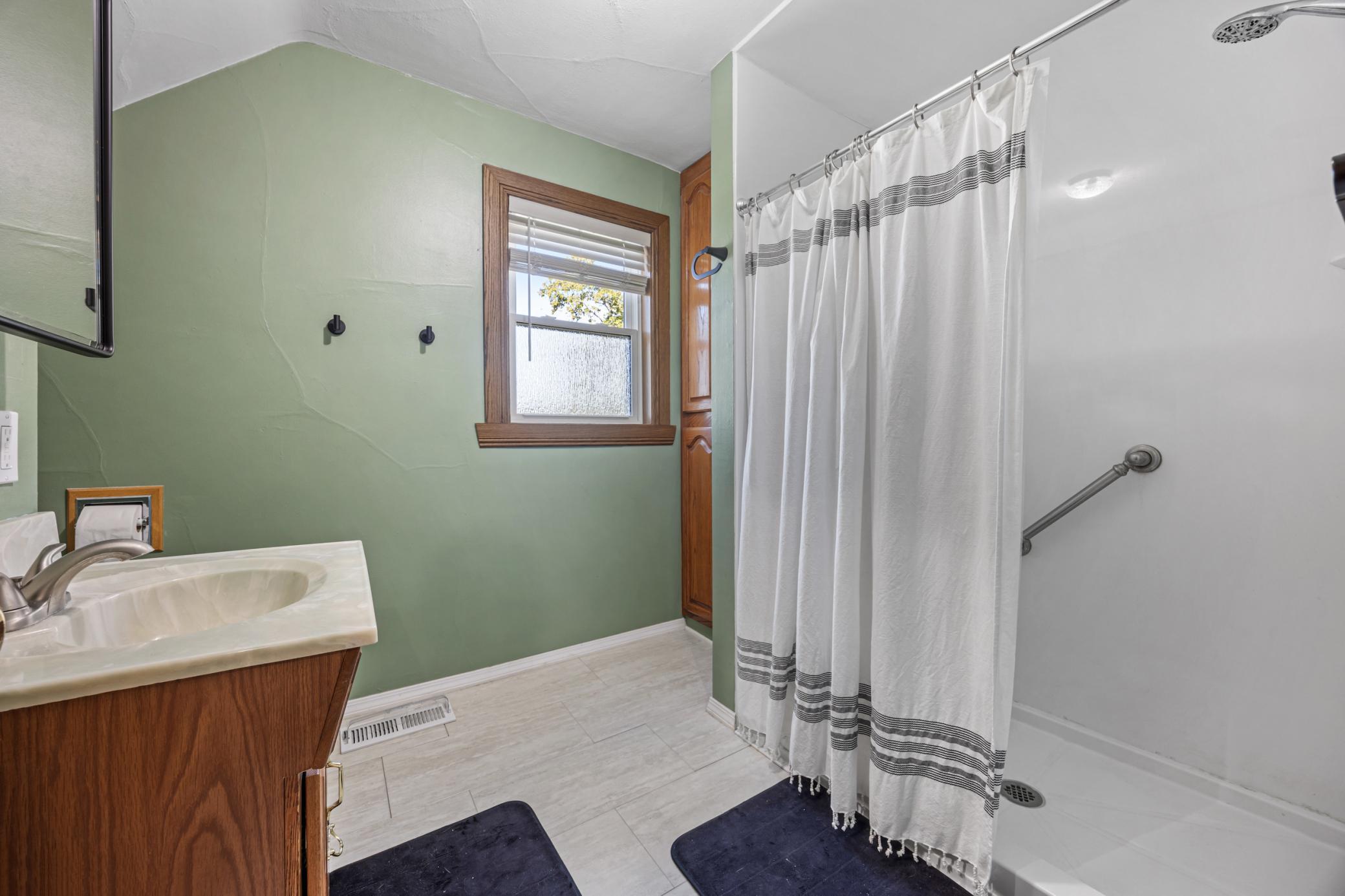 1894 single family home for sale at 312 Langer Avenue S in Casselton, ND — 3 bed, 2 bath (photo 22 of 27)