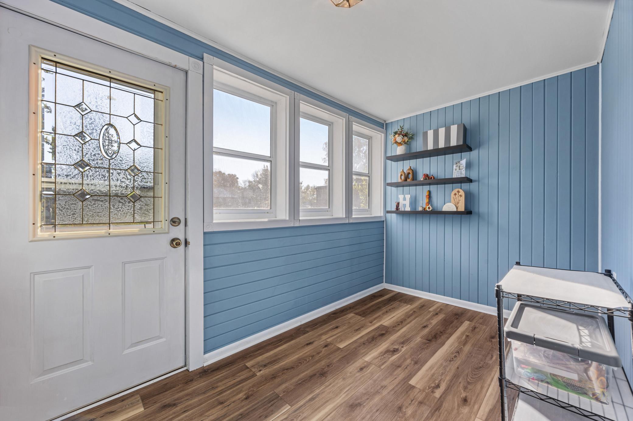 1894 single family home for sale at 312 Langer Avenue S in Casselton, ND — 3 bed, 2 bath (photo 4 of 27)