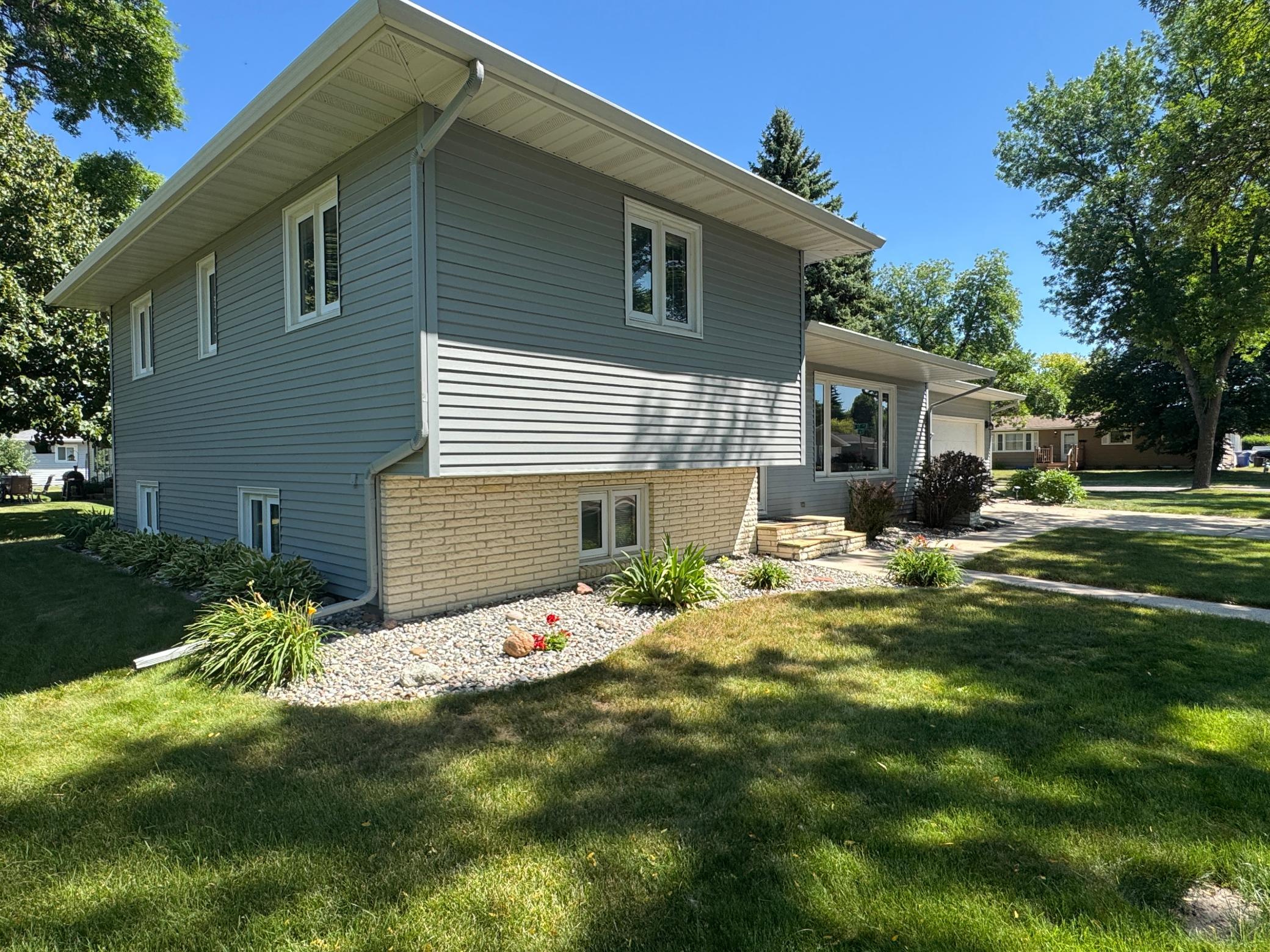 201 29th Avenue N, Fargo ND 58102 - Photo 7 of 10