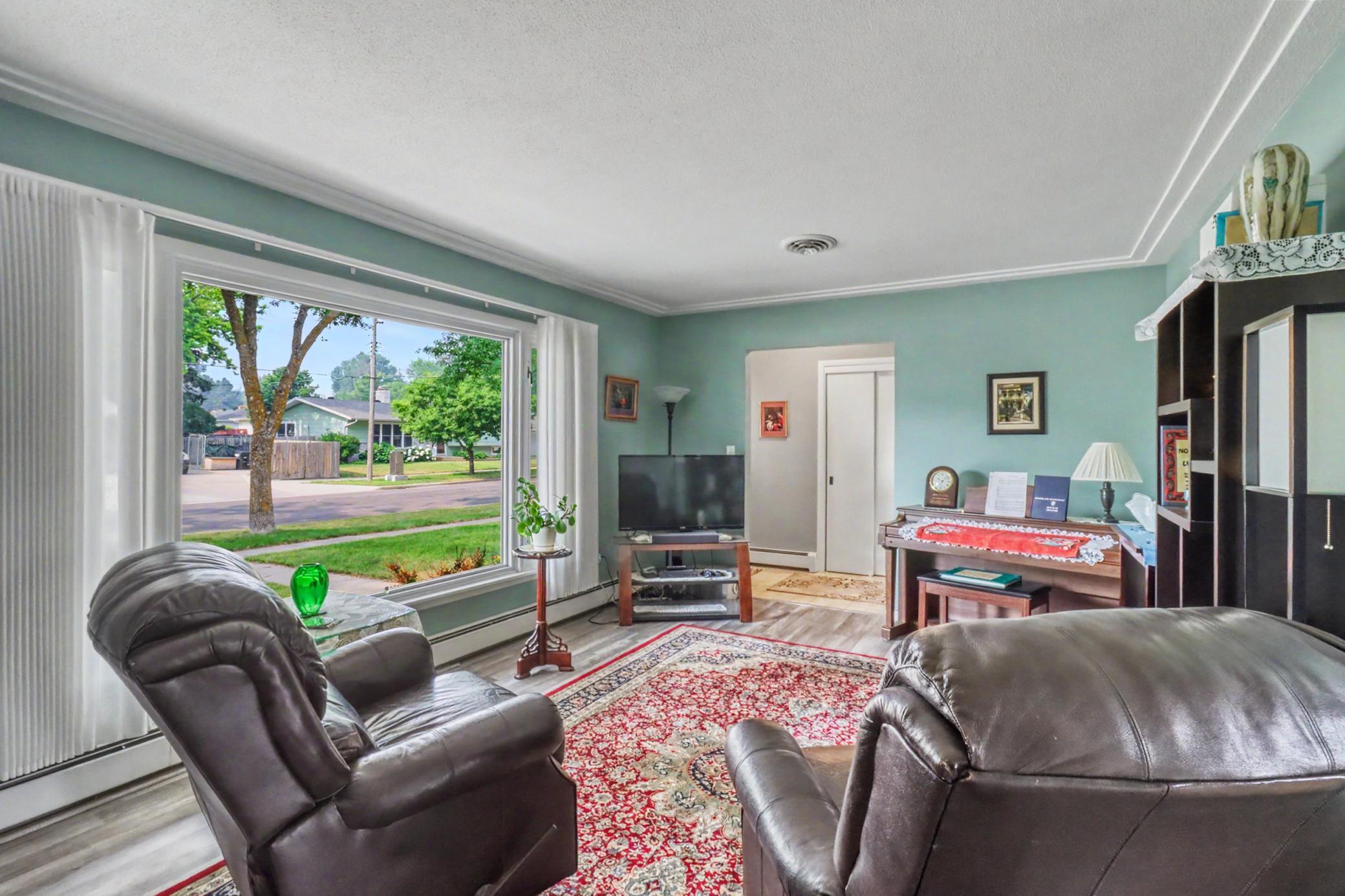 1965 single family home for sale at 201 29th Avenue N in Fargo, ND — 4 bed, 3 bath (photo 11 of 36)
