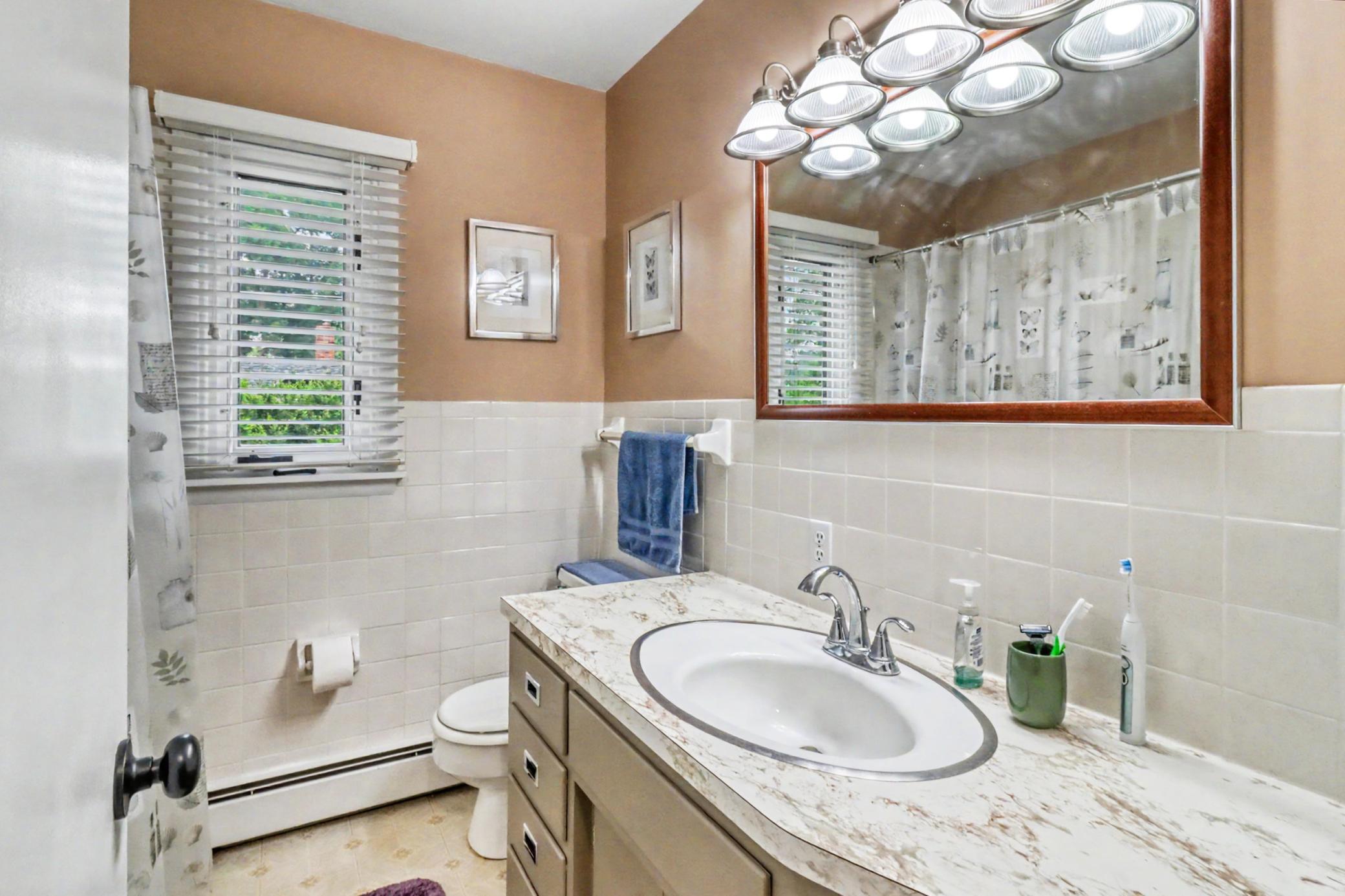 1965 single family home for sale at 201 29th Avenue N in Fargo, ND — 4 bed, 3 bath (photo 16 of 36)