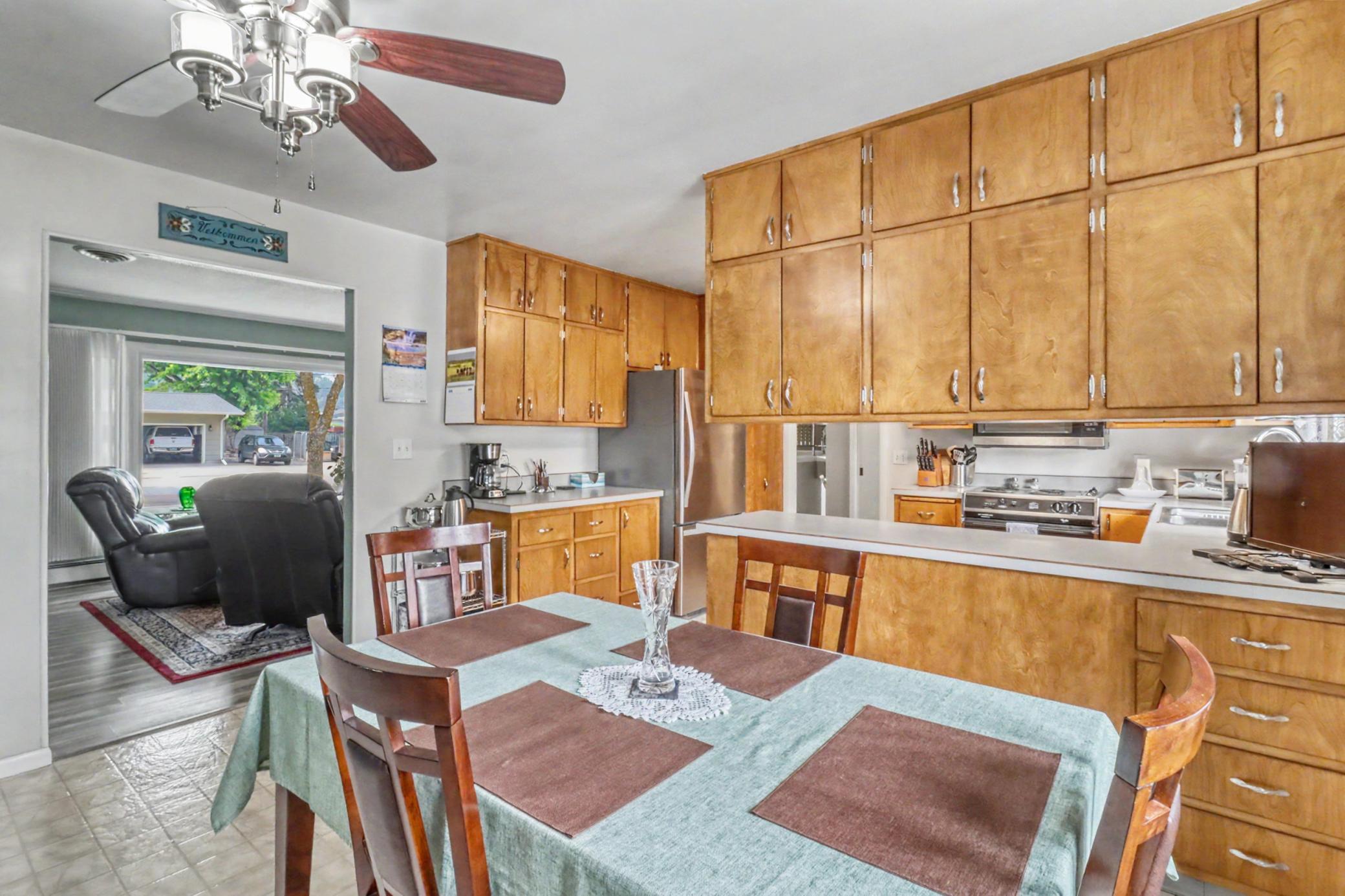 1965 single family home for sale at 201 29th Avenue N in Fargo, ND — 4 bed, 3 bath (photo 3 of 36)