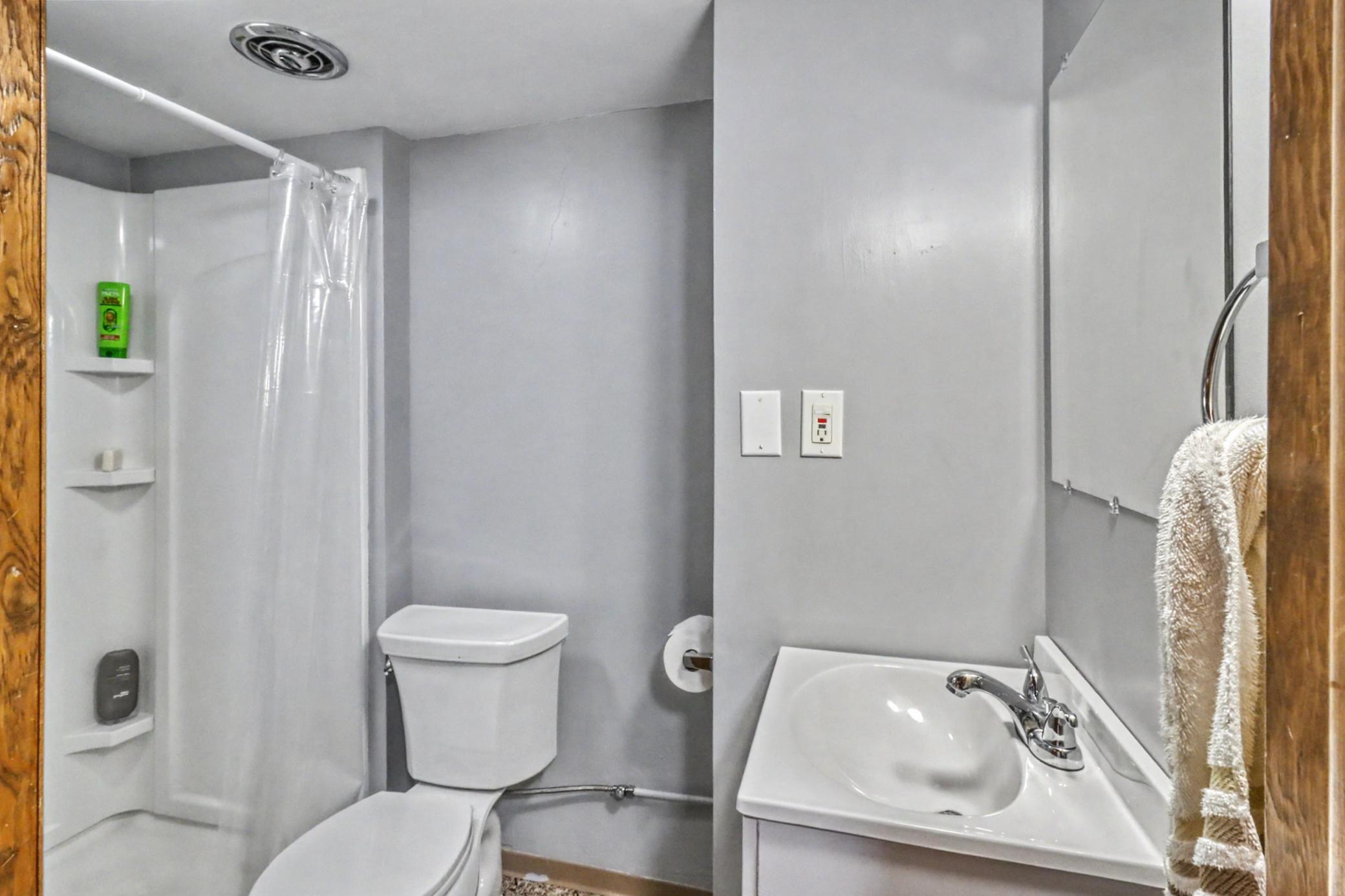 1965 single family home for sale at 201 29th Avenue N in Fargo, ND — 4 bed, 3 bath (photo 23 of 36)
