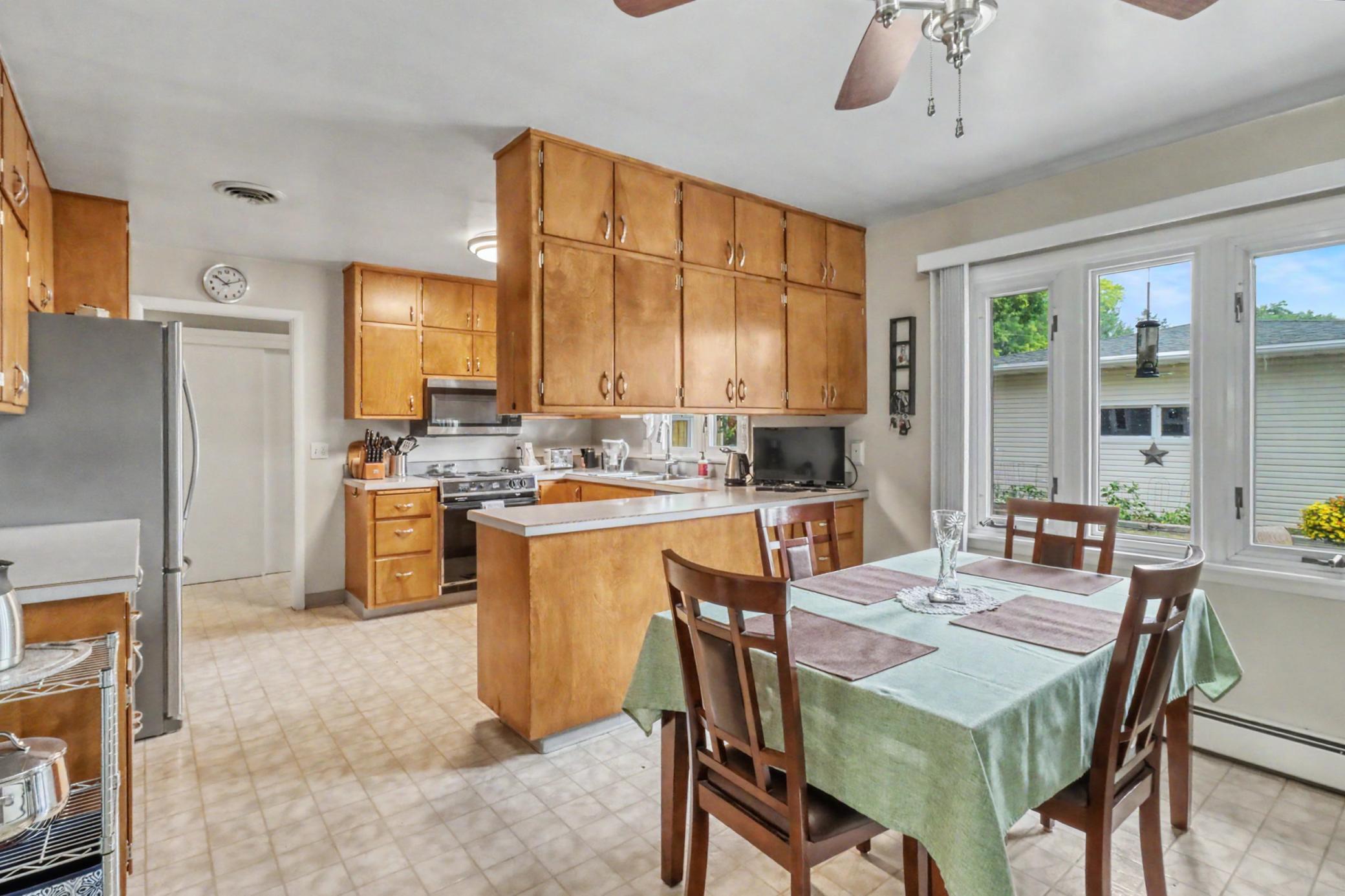 1965 single family home for sale at 201 29th Avenue N in Fargo, ND — 4 bed, 3 bath (photo 5 of 36)