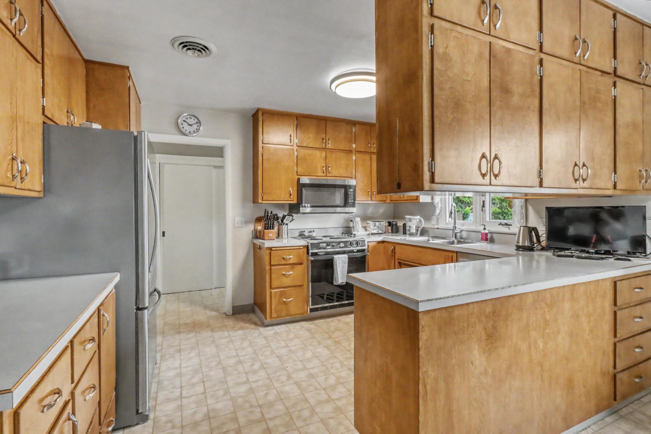 1965 single family home for sale at 201 29th Avenue N in Fargo, ND — 4 bed, 3 bath (photo 7 of 36)