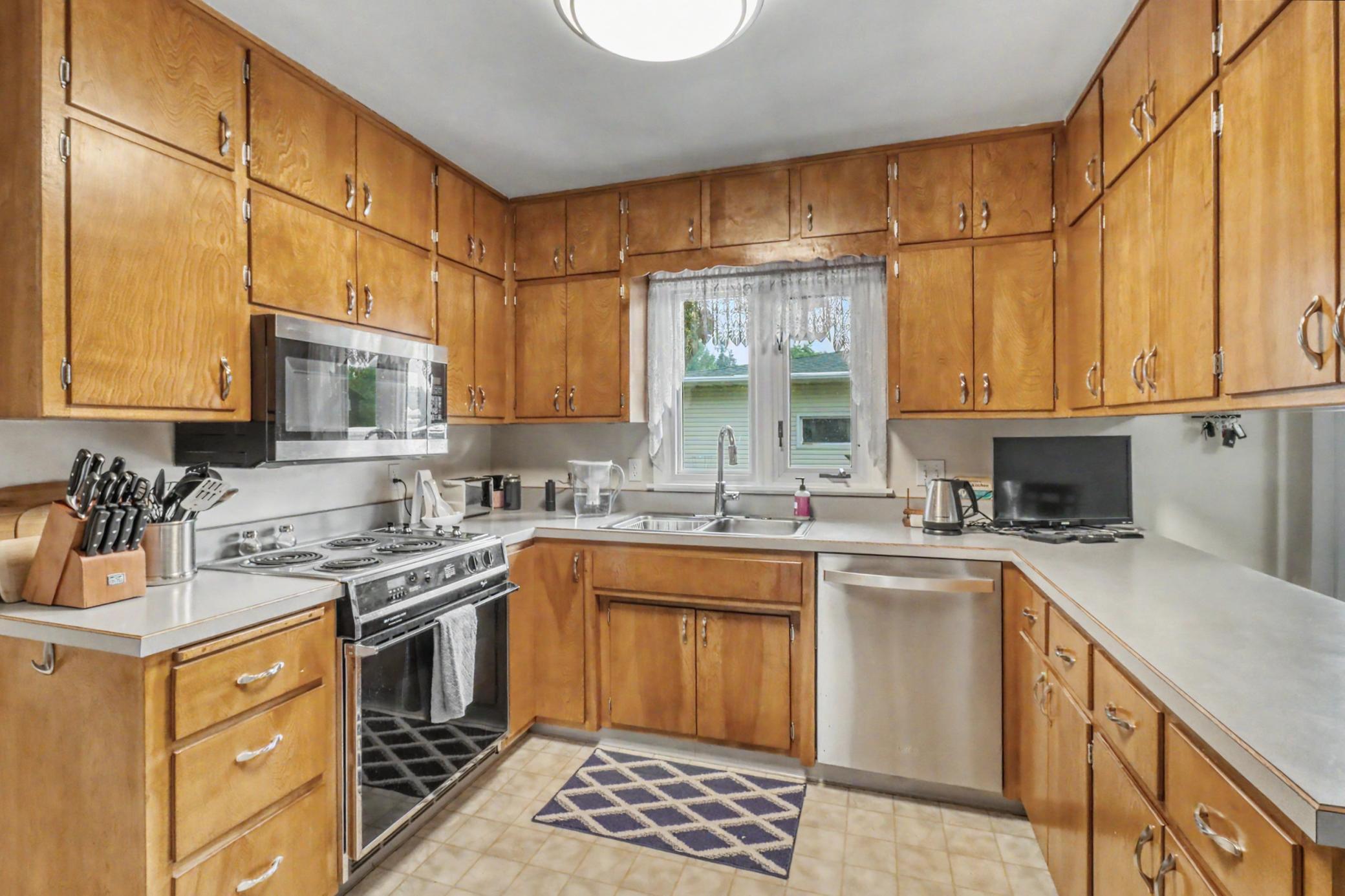 1965 single family home for sale at 201 29th Avenue N in Fargo, ND — 4 bed, 3 bath (photo 8 of 36)