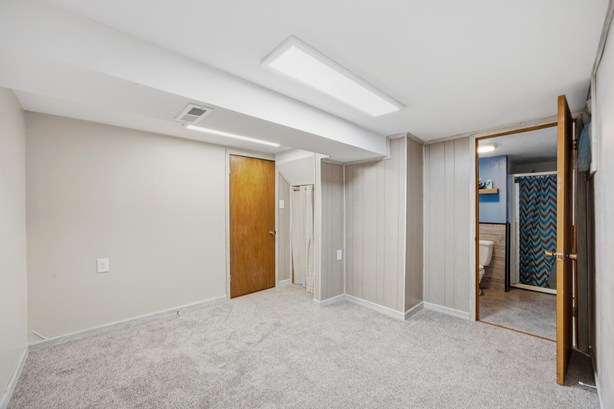 1976 single family home for sale at 901 7th Street W in West Fargo, ND — 3 bed, 2 bath (photo 13 of 29)