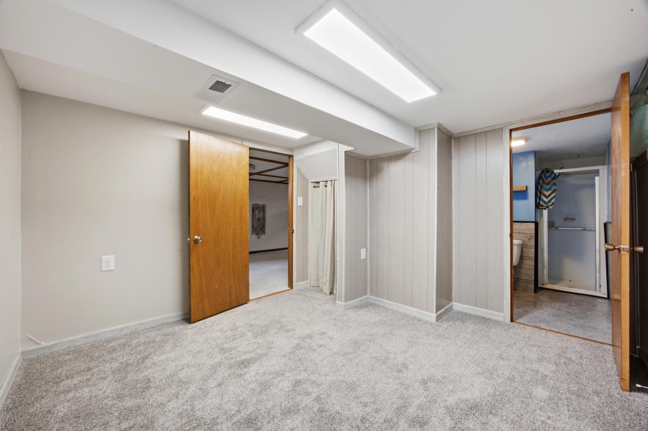 1976 single family home for sale at 901 7th Street W in West Fargo, ND — 3 bed, 2 bath (photo 15 of 29)
