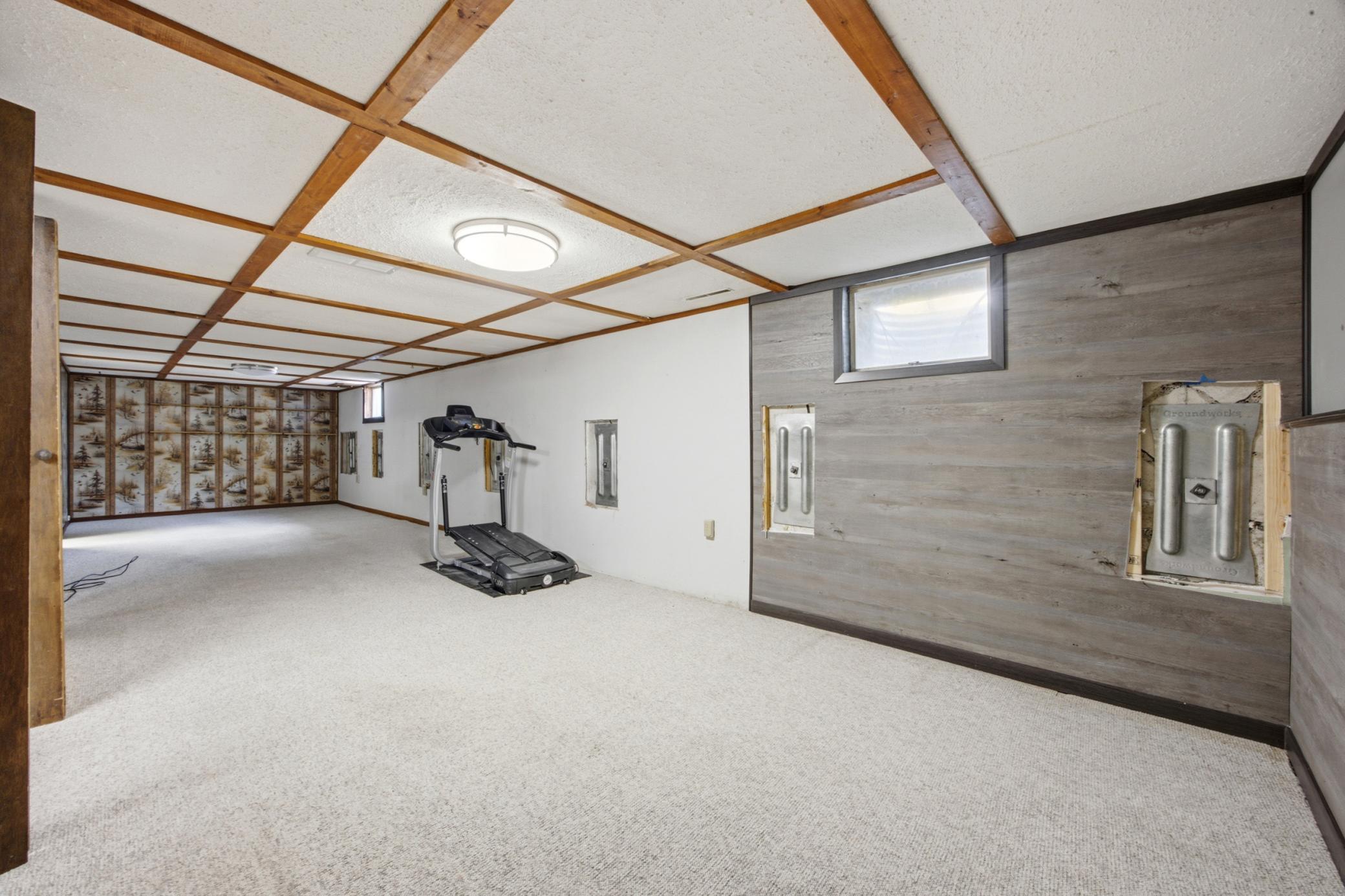 1976 single family home for sale at 901 7th Street W in West Fargo, ND — 3 bed, 2 bath (photo 18 of 29)
