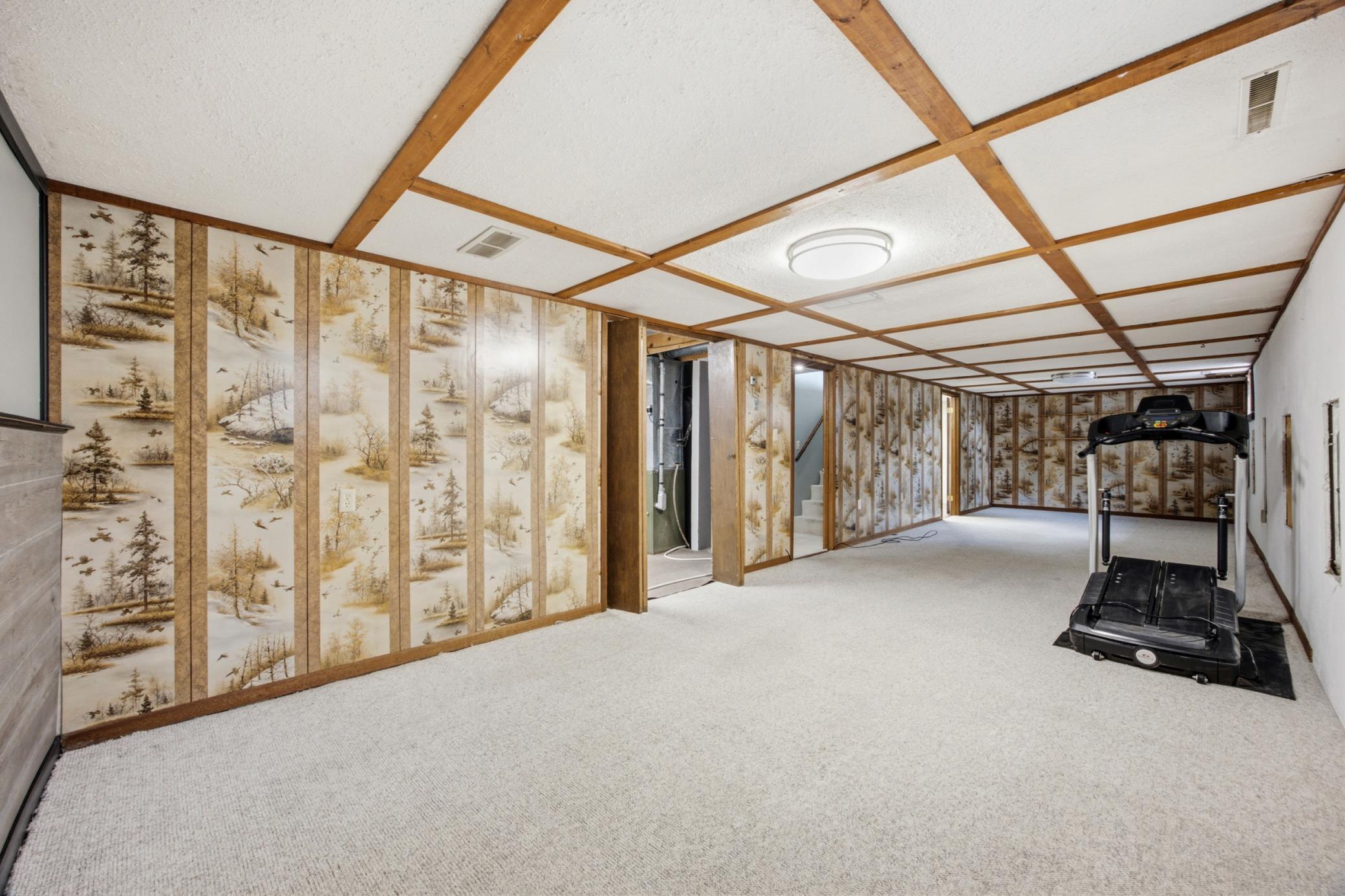 1976 single family home for sale at 901 7th Street W in West Fargo, ND — 3 bed, 2 bath (photo 19 of 29)