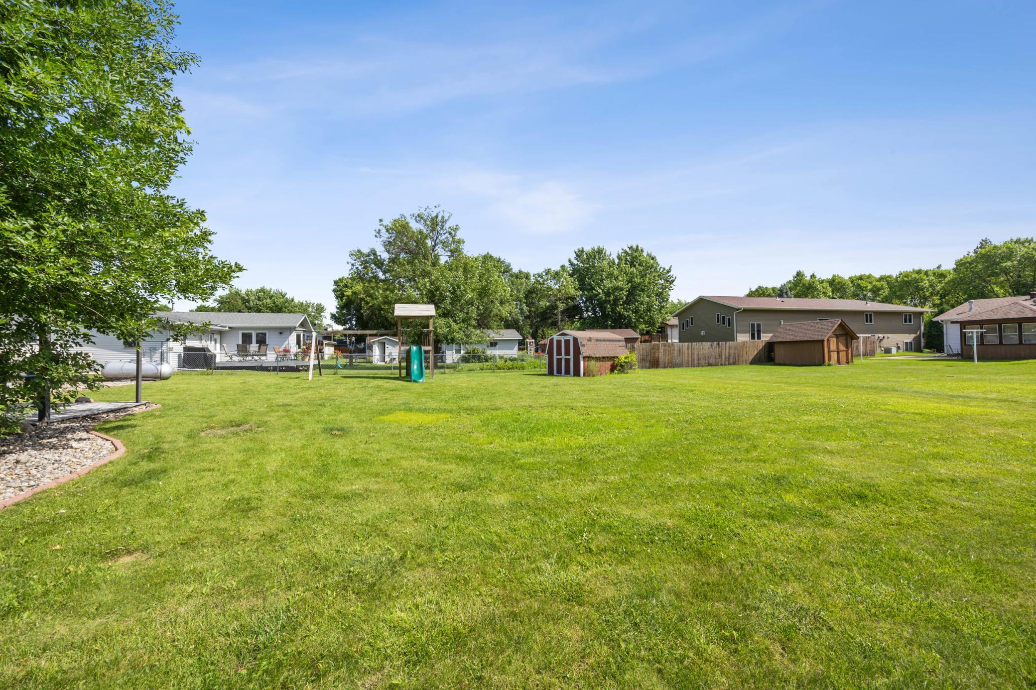 1976 single family home for sale at 901 7th Street W in West Fargo, ND — 3 bed, 2 bath (photo 26 of 29)