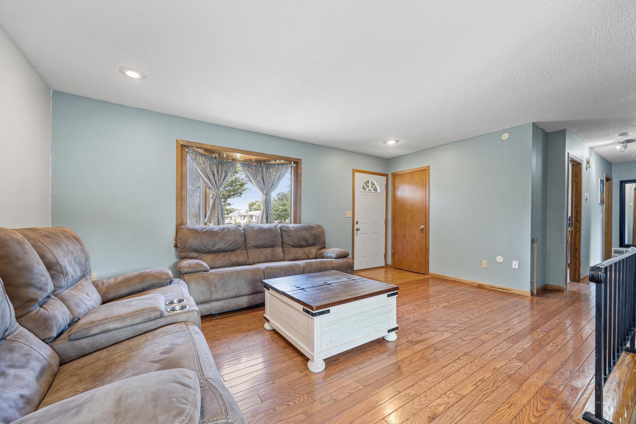 1976 single family home for sale at 901 7th Street W in West Fargo, ND — 3 bed, 2 bath (photo 4 of 29)